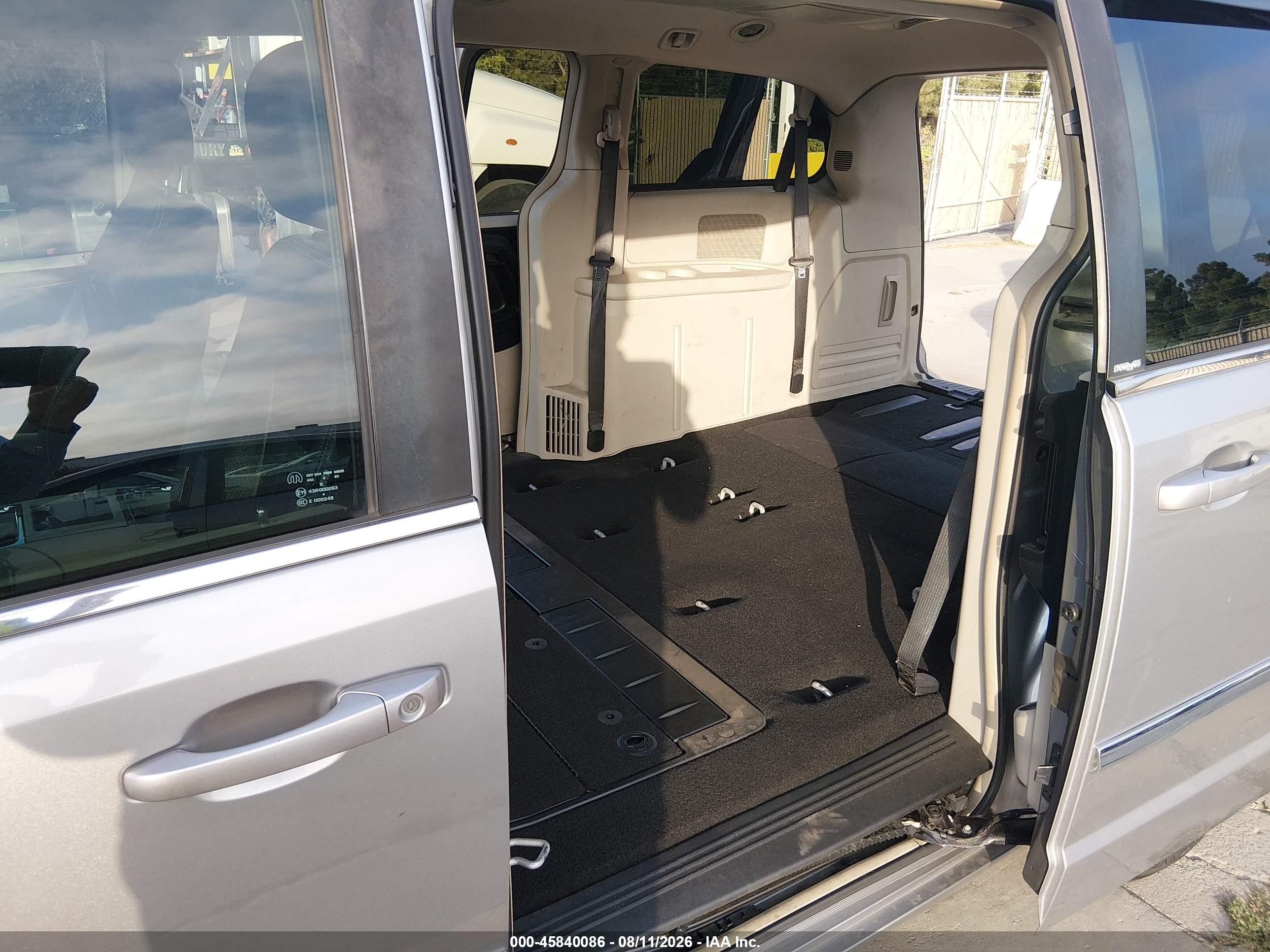 2013 Chrysler Town & Country Touring Silver vin: 2C4RC1BG7DR743801