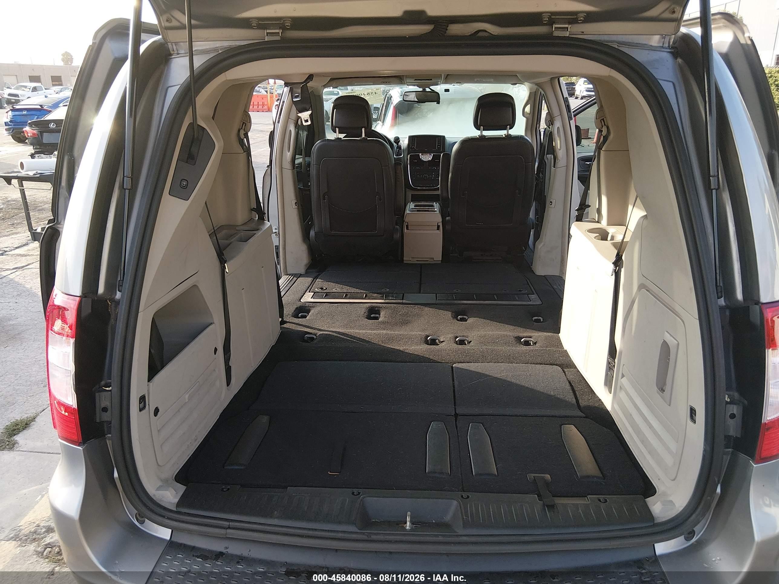2013 Chrysler Town & Country Touring Silver vin: 2C4RC1BG7DR743801