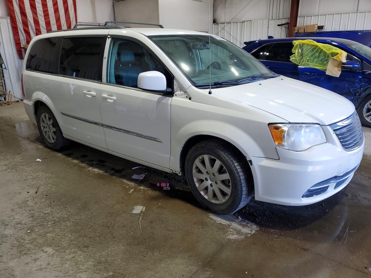 2013 Chrysler Town & Country Touring White vin: 2C4RC1BG7DR774241