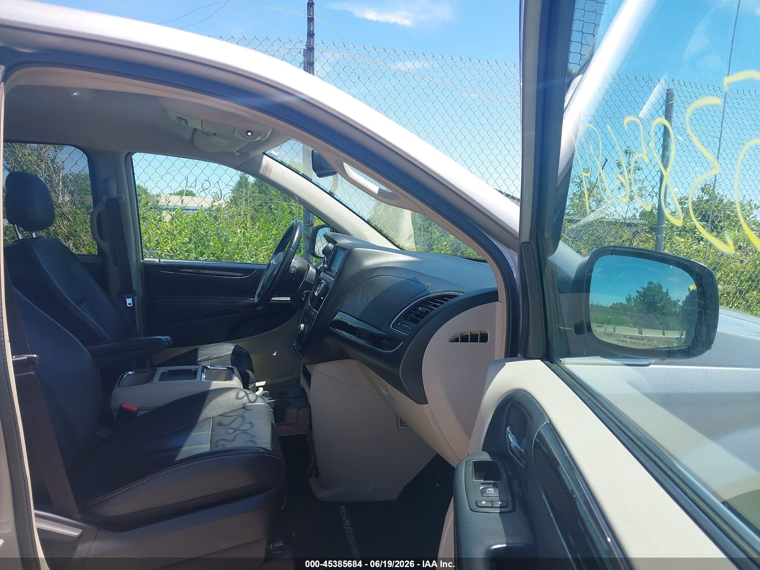 2013 Chrysler Town & Country Touring Серебряный vin: 2C4RC1BG7DR780556