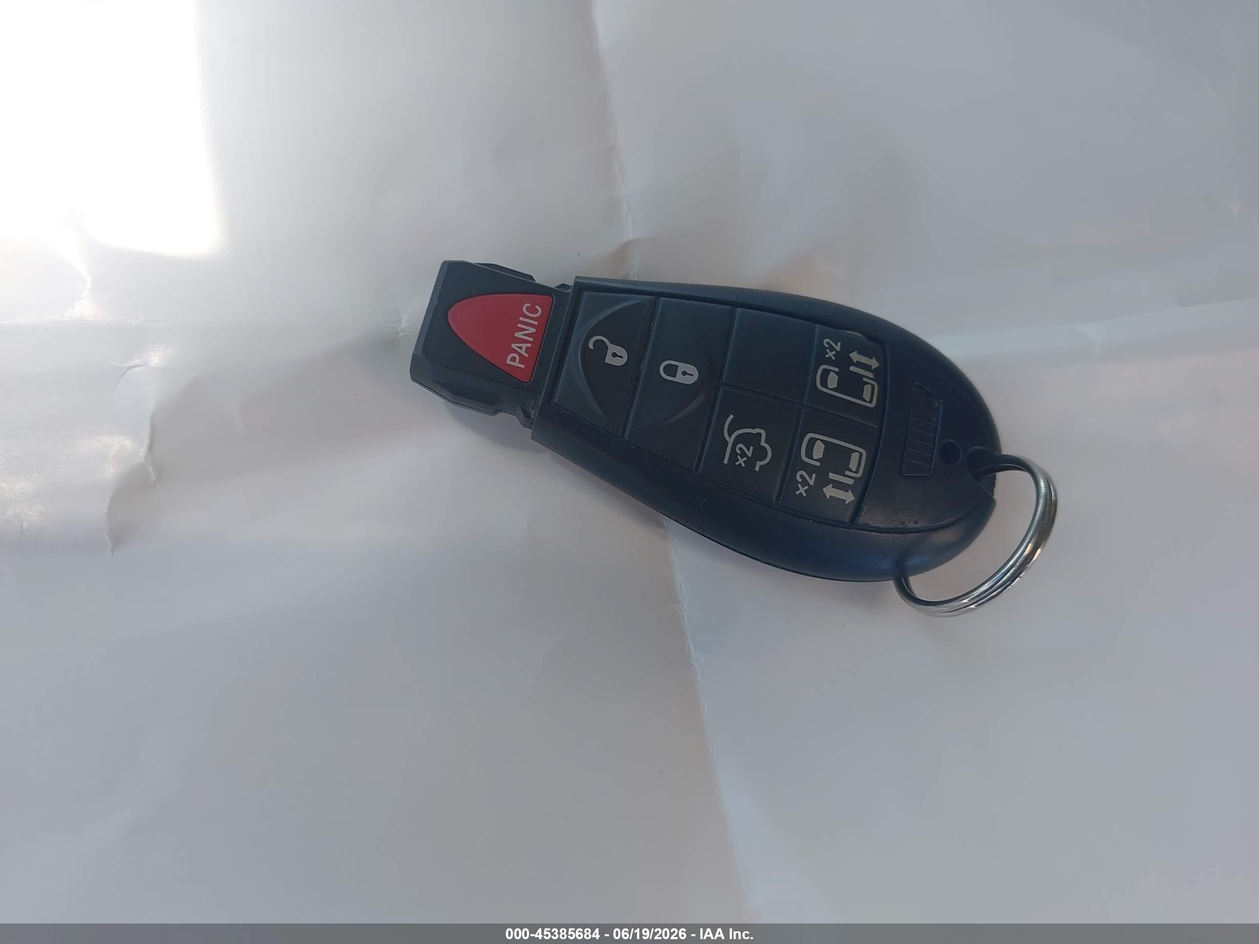 2013 Chrysler Town & Country Touring Серебряный vin: 2C4RC1BG7DR780556