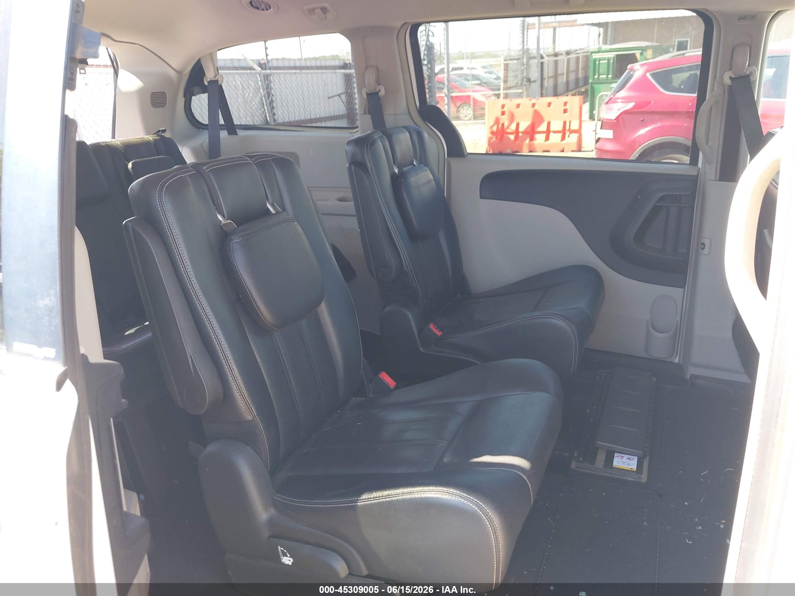 2013 Chrysler Town & Country Touring Белый vin: 2C4RC1BG7DR787541