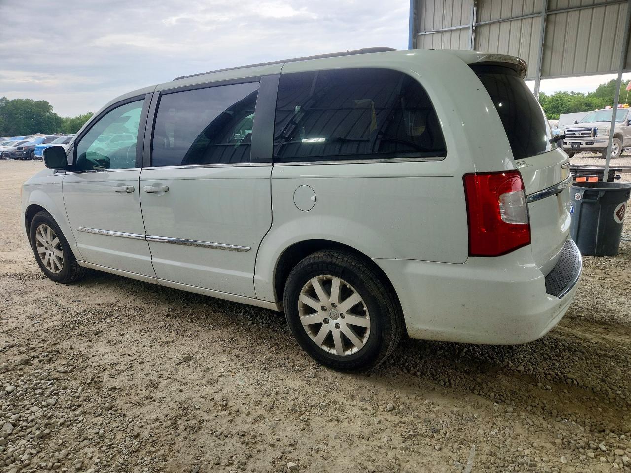 2013 Chrysler Town & Country Touring White vin: 2C4RC1BG7DR816004