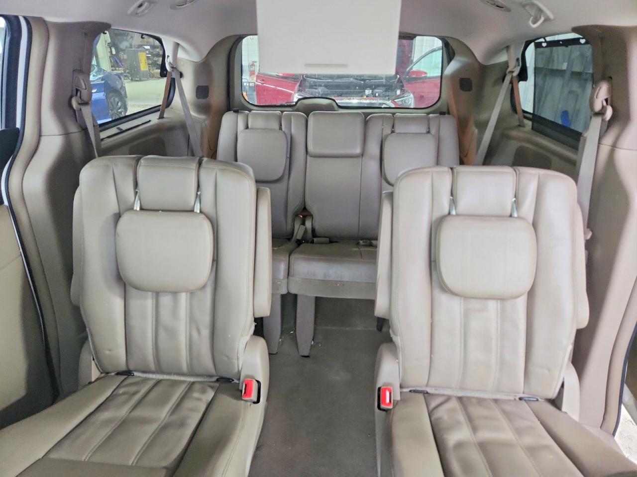 2013 Chrysler Town & Country Touring White vin: 2C4RC1BG7DR816004