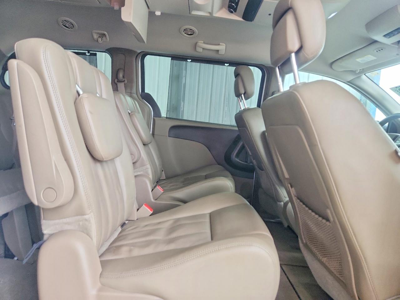 2013 Chrysler Town & Country Touring White vin: 2C4RC1BG7DR816004