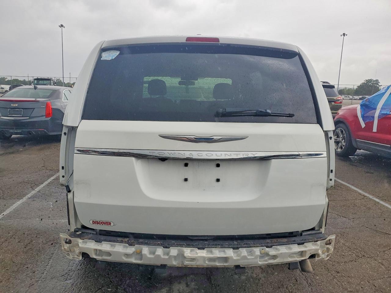 2013 Chrysler Town & Country Touring White vin: 2C4RC1BG7DR818206