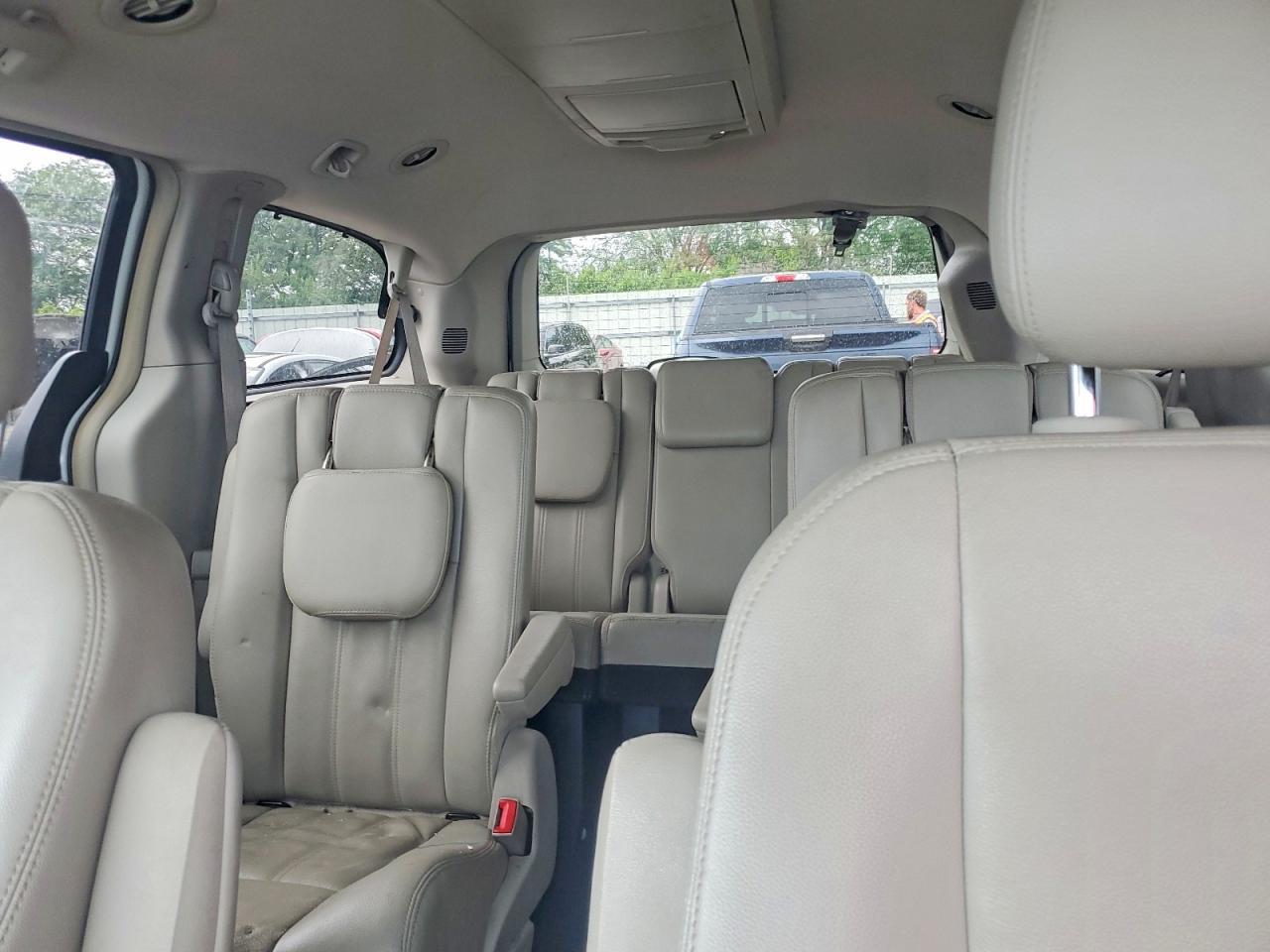 2013 Chrysler Town & Country Touring White vin: 2C4RC1BG7DR818206