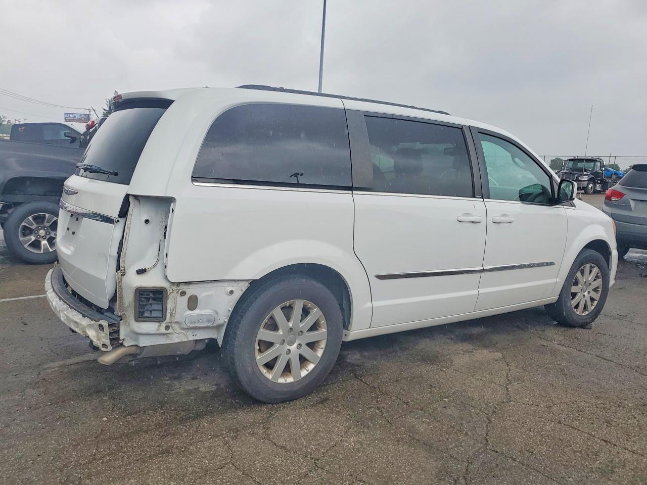 2013 Chrysler Town & Country Touring White vin: 2C4RC1BG7DR818206