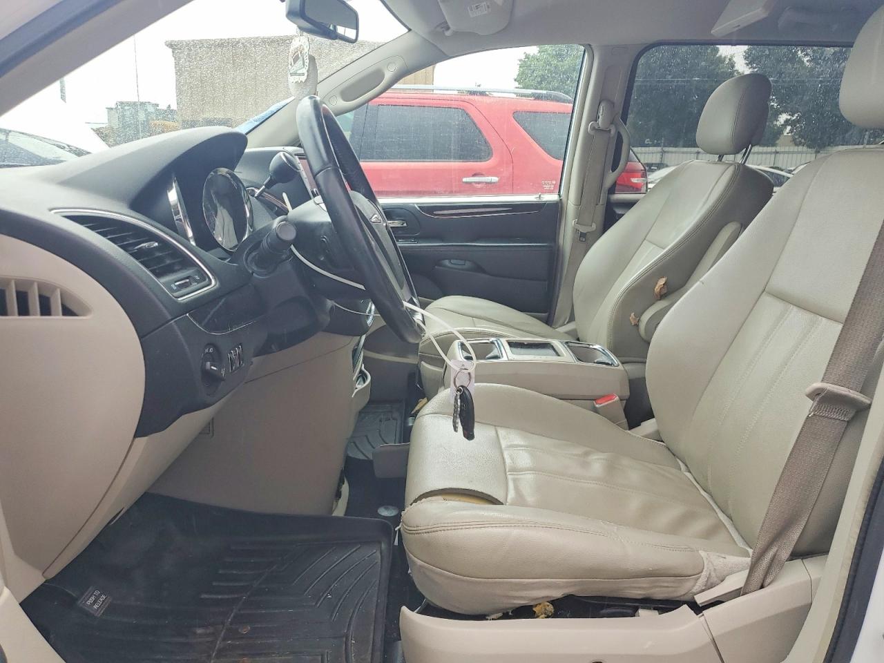 2013 Chrysler Town & Country Touring White vin: 2C4RC1BG7DR818206