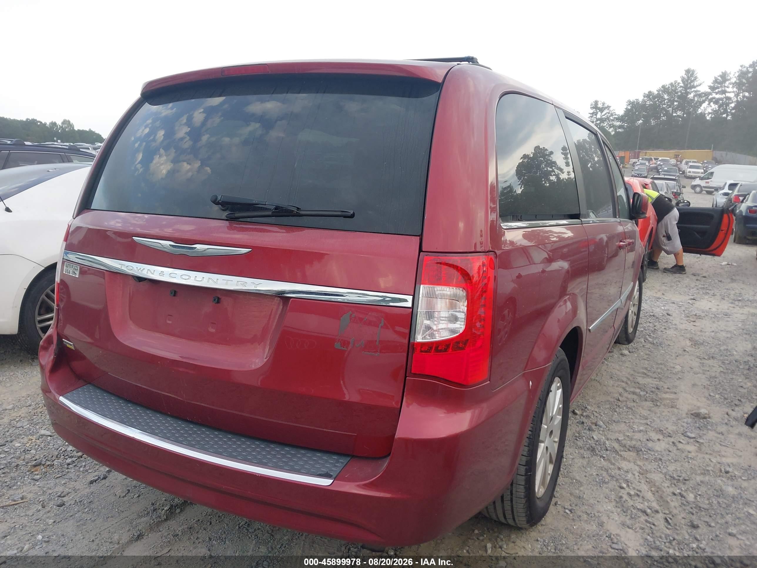 2014 Chrysler Town & Country Touring Red vin: 2C4RC1BG7ER124844