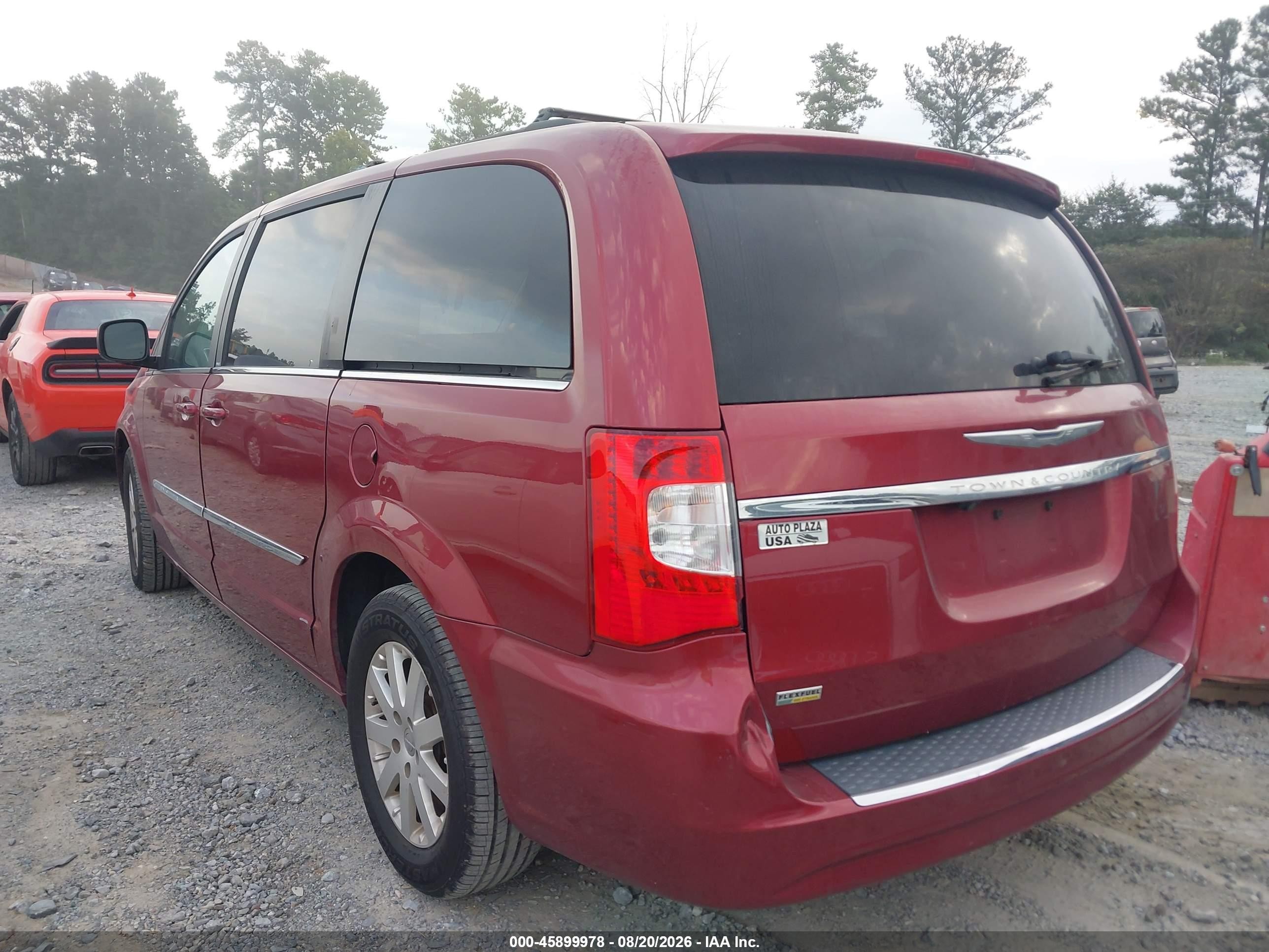 2014 Chrysler Town & Country Touring Red vin: 2C4RC1BG7ER124844