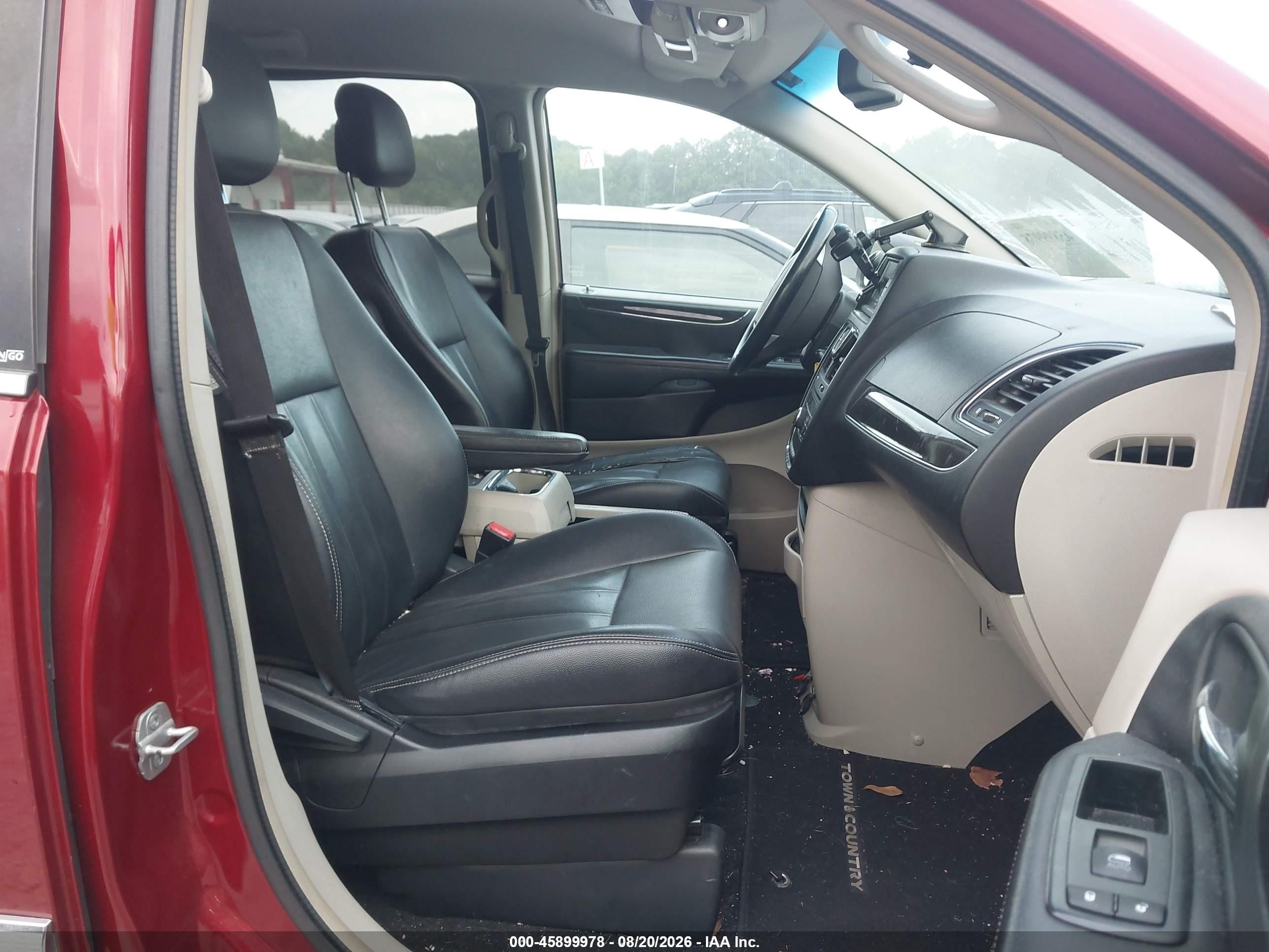 2014 Chrysler Town & Country Touring Red vin: 2C4RC1BG7ER124844