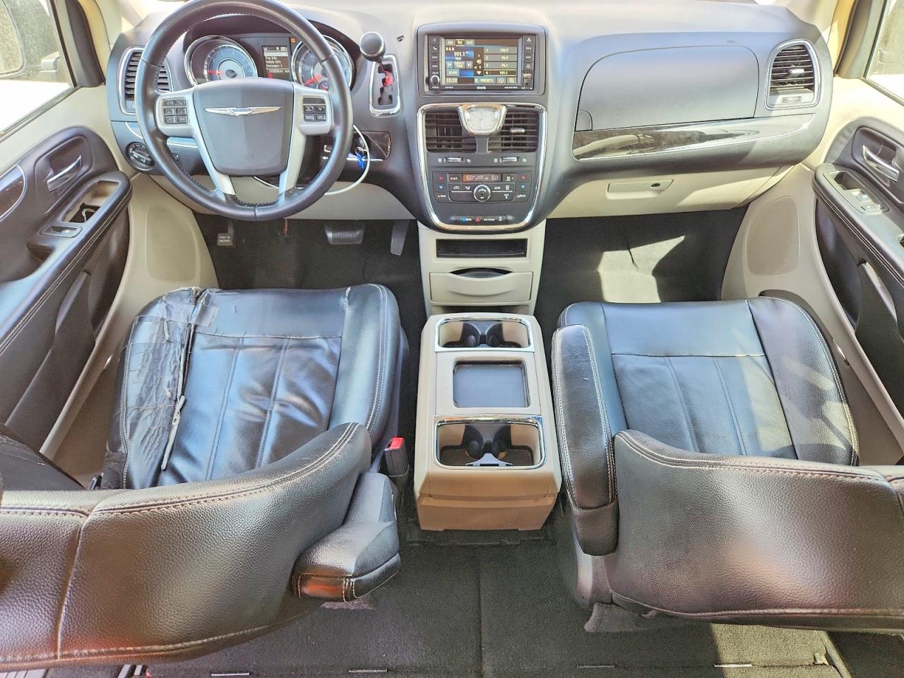 2014 Chrysler Town & Country Touring Silver vin: 2C4RC1BG7ER126058