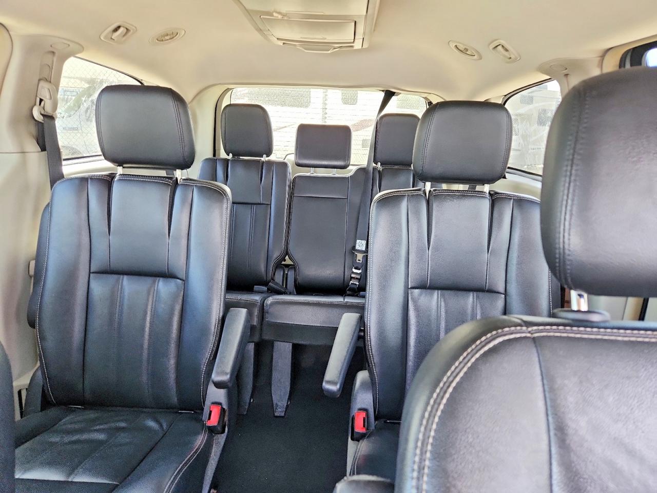 2014 Chrysler Town & Country Touring Silver vin: 2C4RC1BG7ER126058