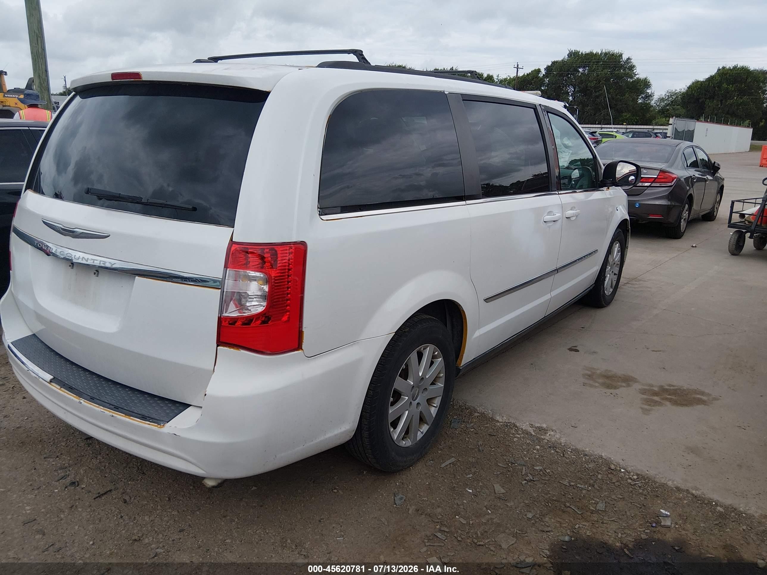 2014 Chrysler Town & Country Touring White vin: 2C4RC1BG7ER156421