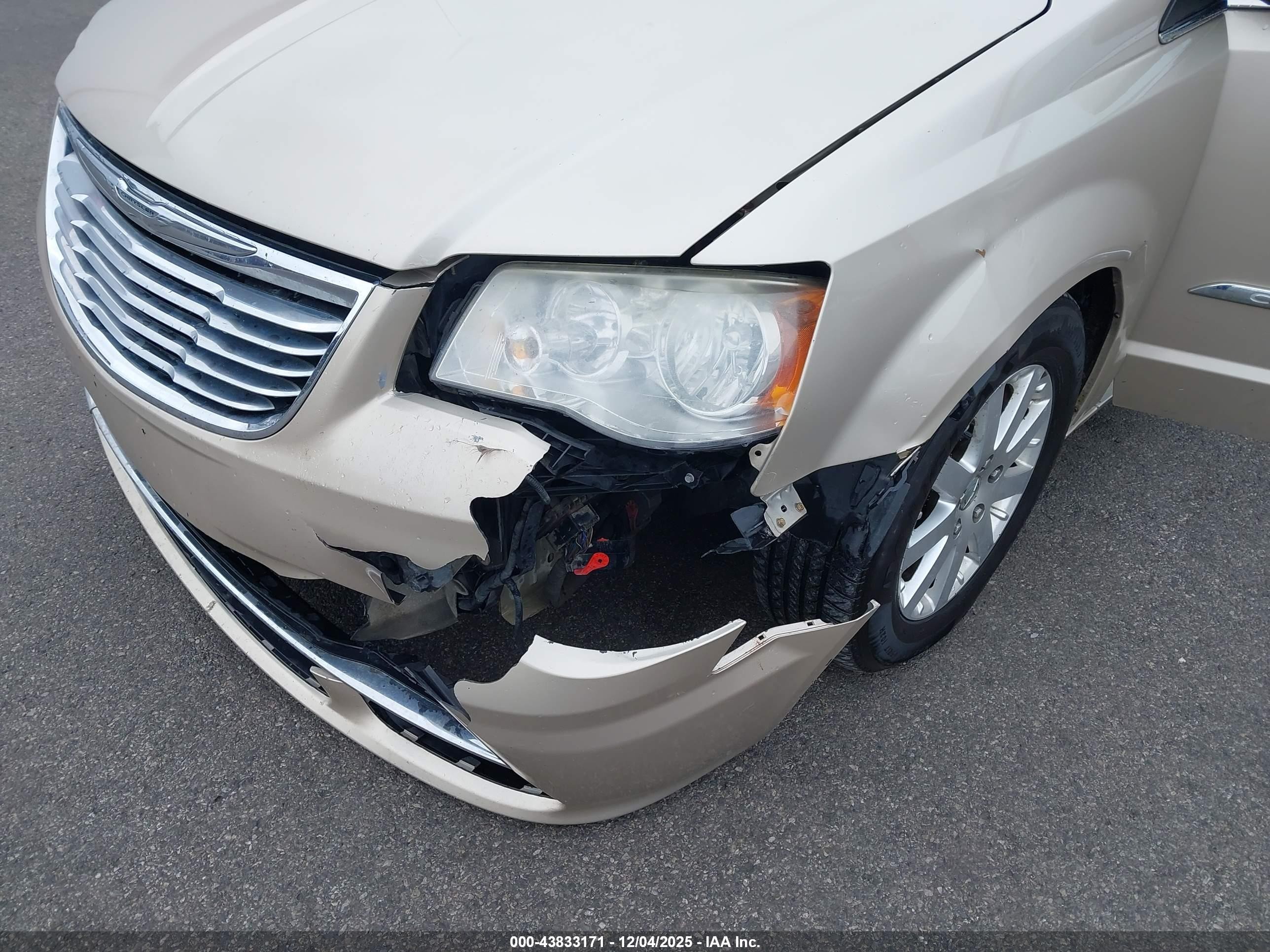 2014 Chrysler Town & Country Touring Gold vin: 2C4RC1BG7ER158508