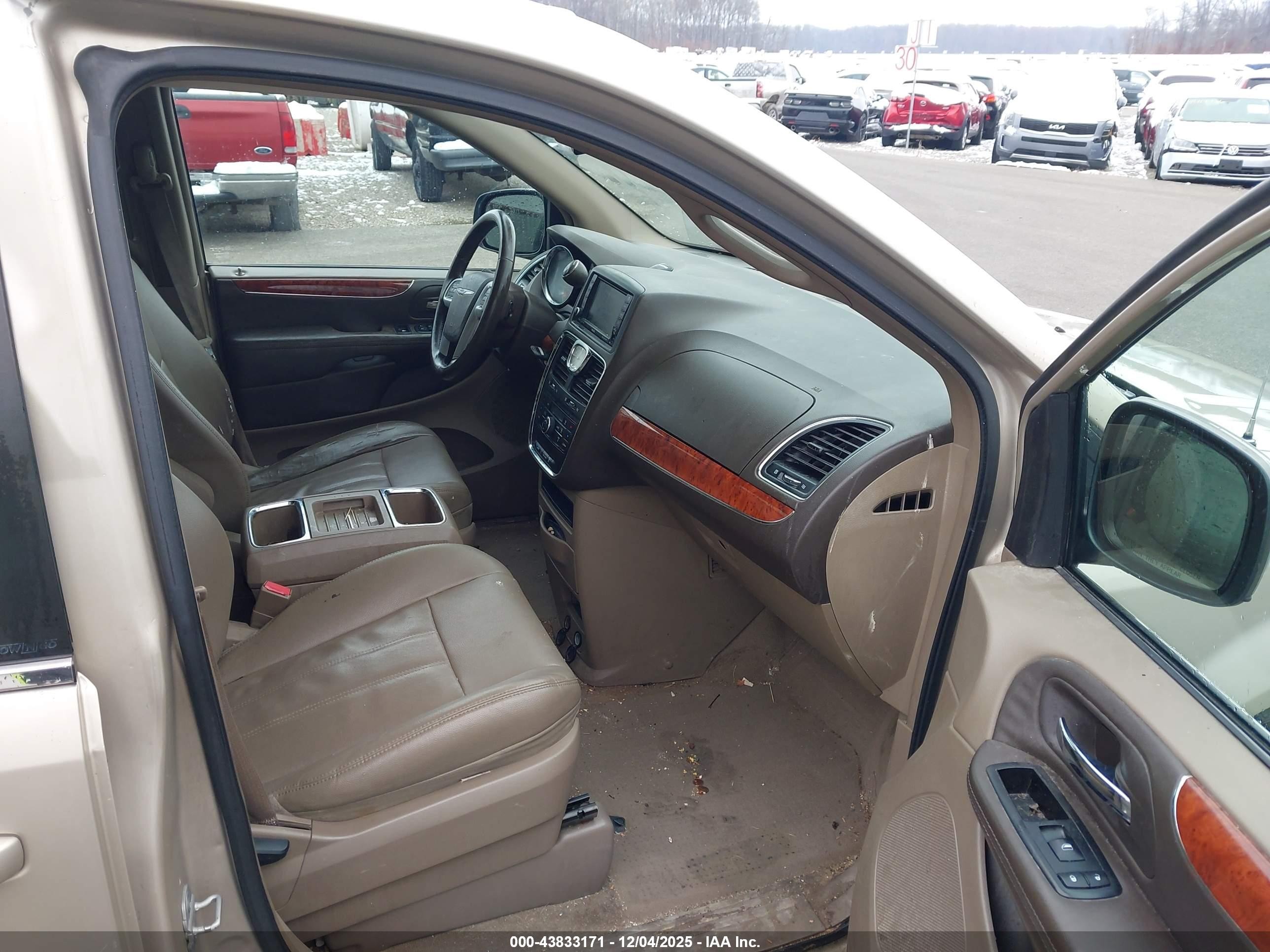 2014 Chrysler Town & Country Touring Gold vin: 2C4RC1BG7ER158508