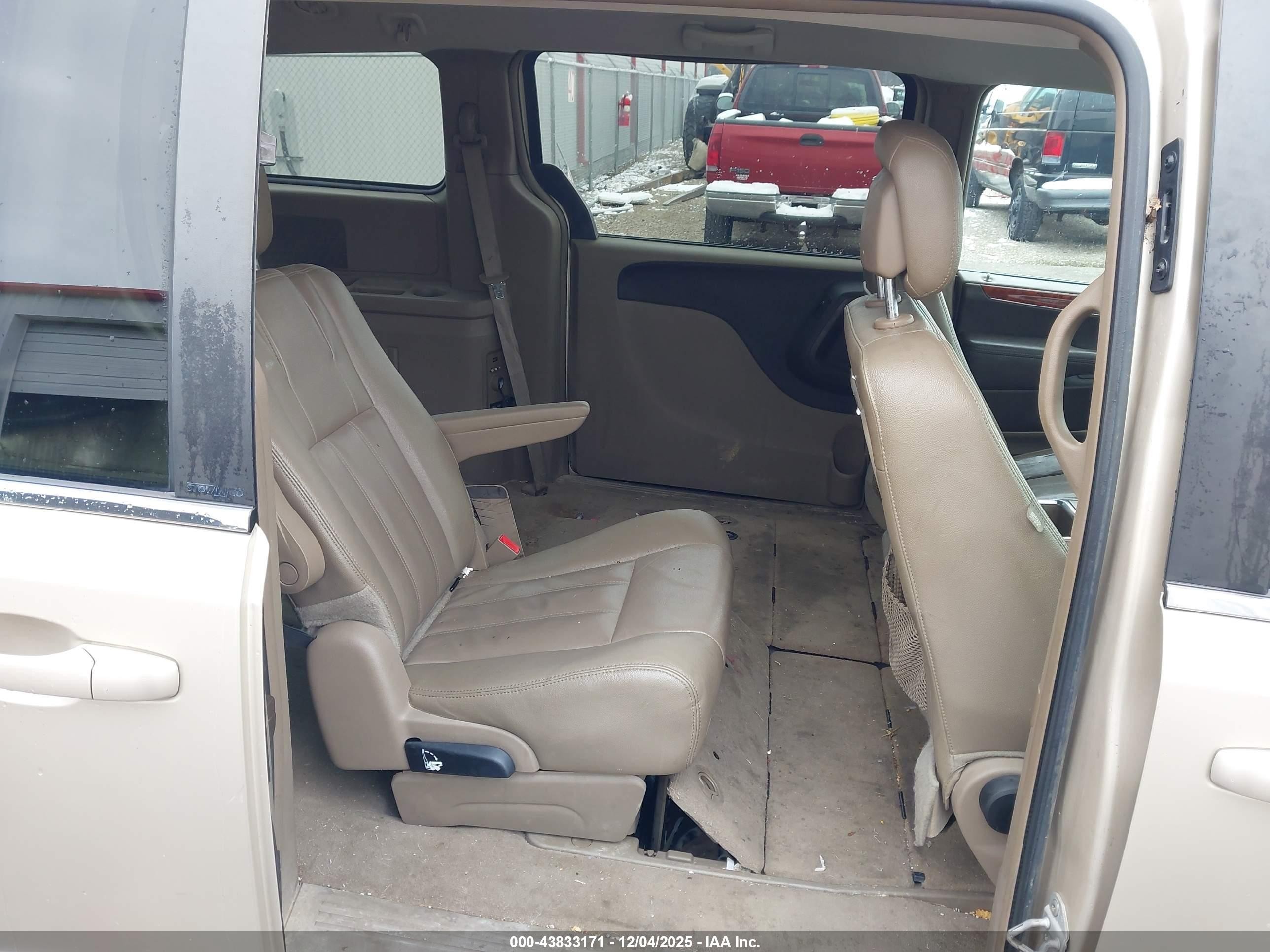 2014 Chrysler Town & Country Touring Gold vin: 2C4RC1BG7ER158508