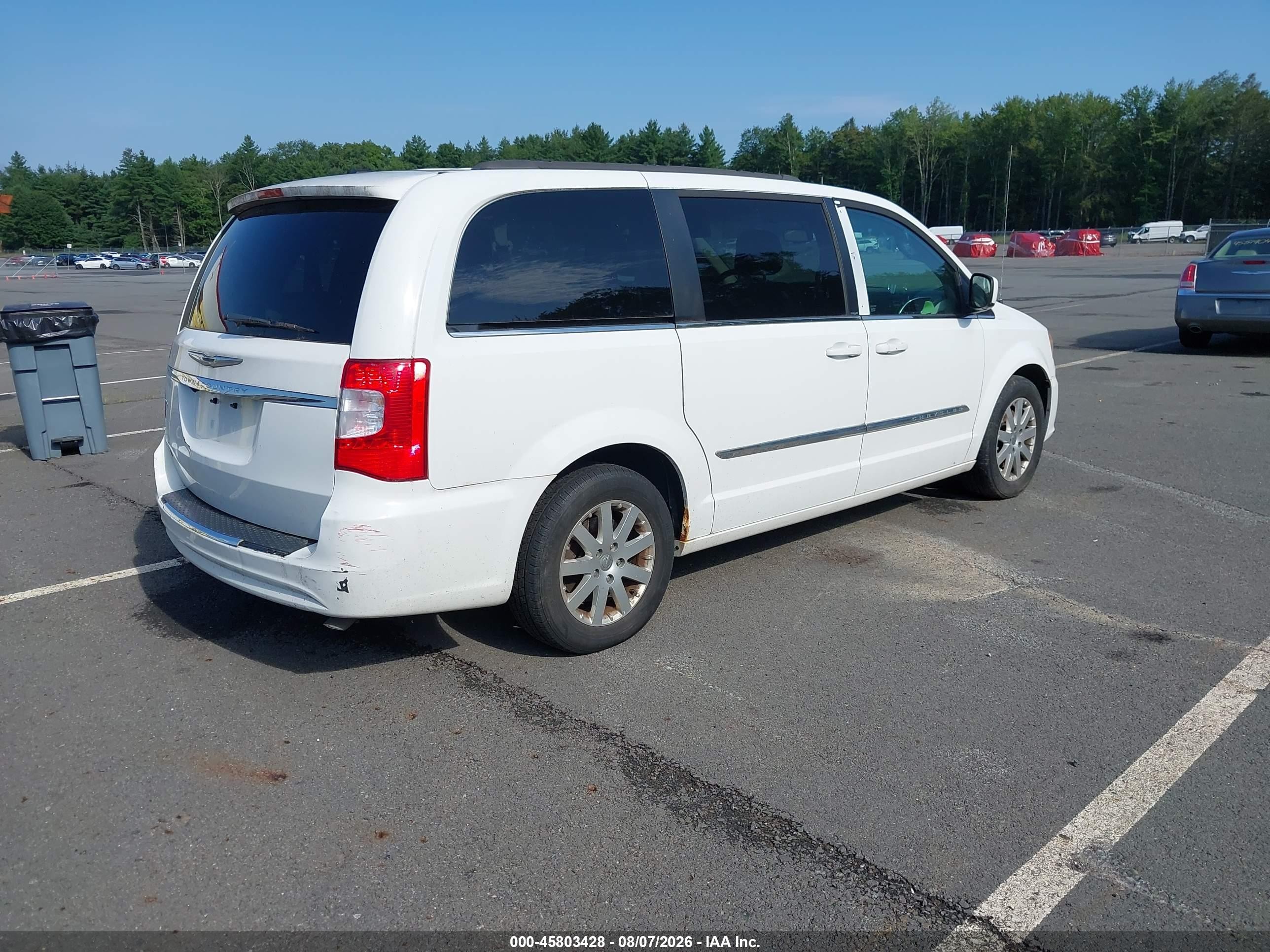 2014 Chrysler Town & Country Touring White vin: 2C4RC1BG7ER160601
