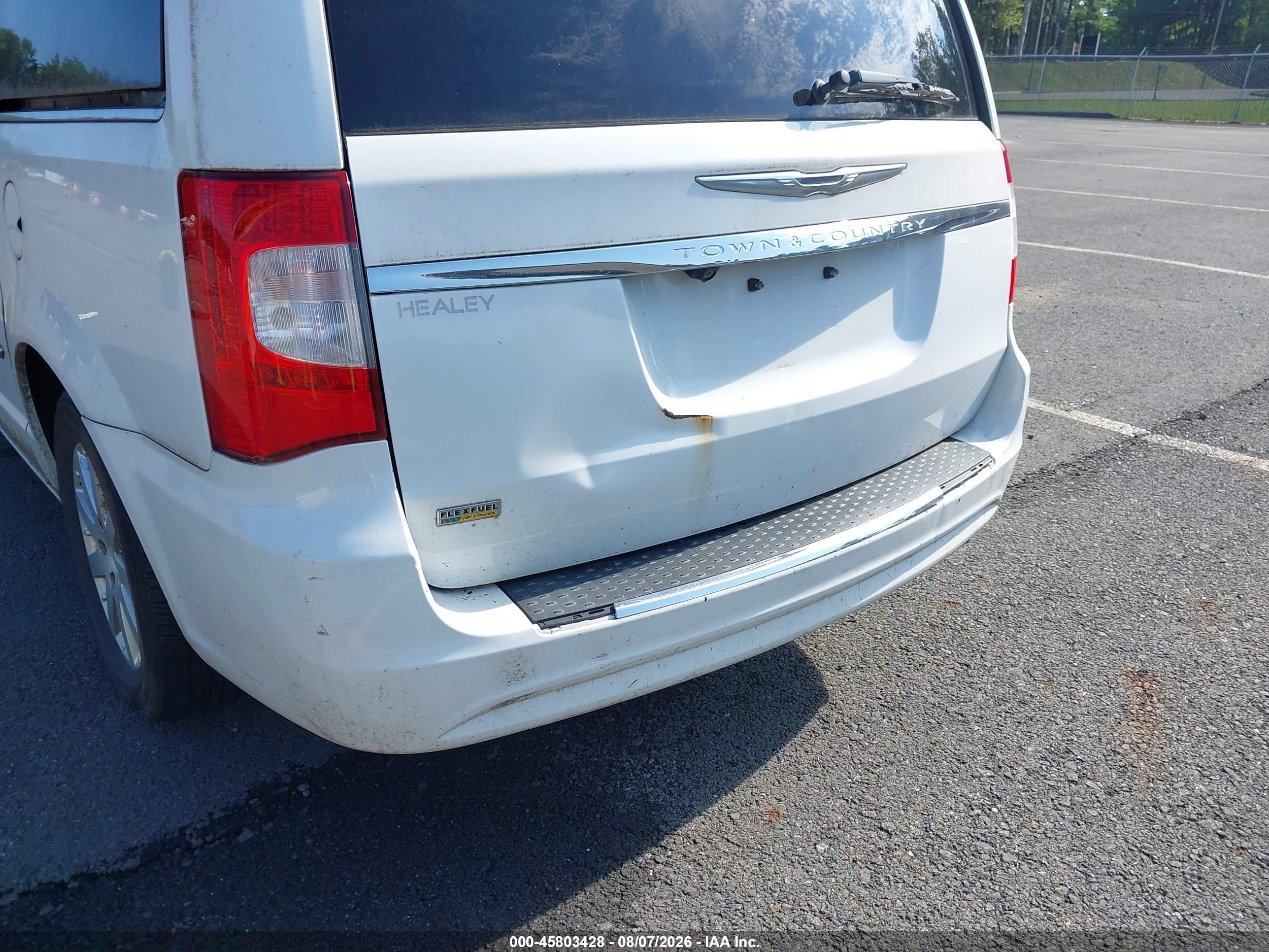 2014 Chrysler Town & Country Touring White vin: 2C4RC1BG7ER160601