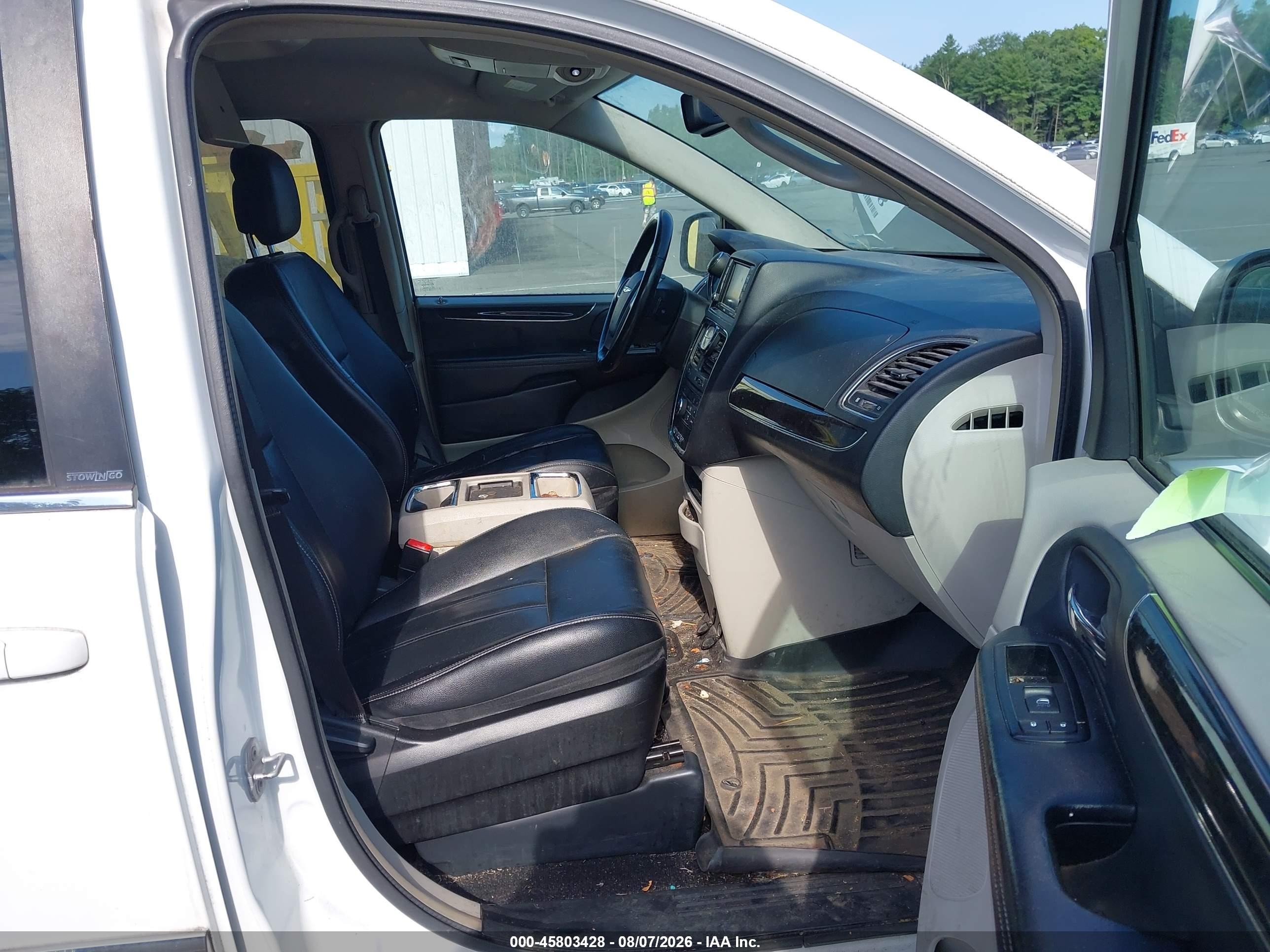 2014 Chrysler Town & Country Touring White vin: 2C4RC1BG7ER160601