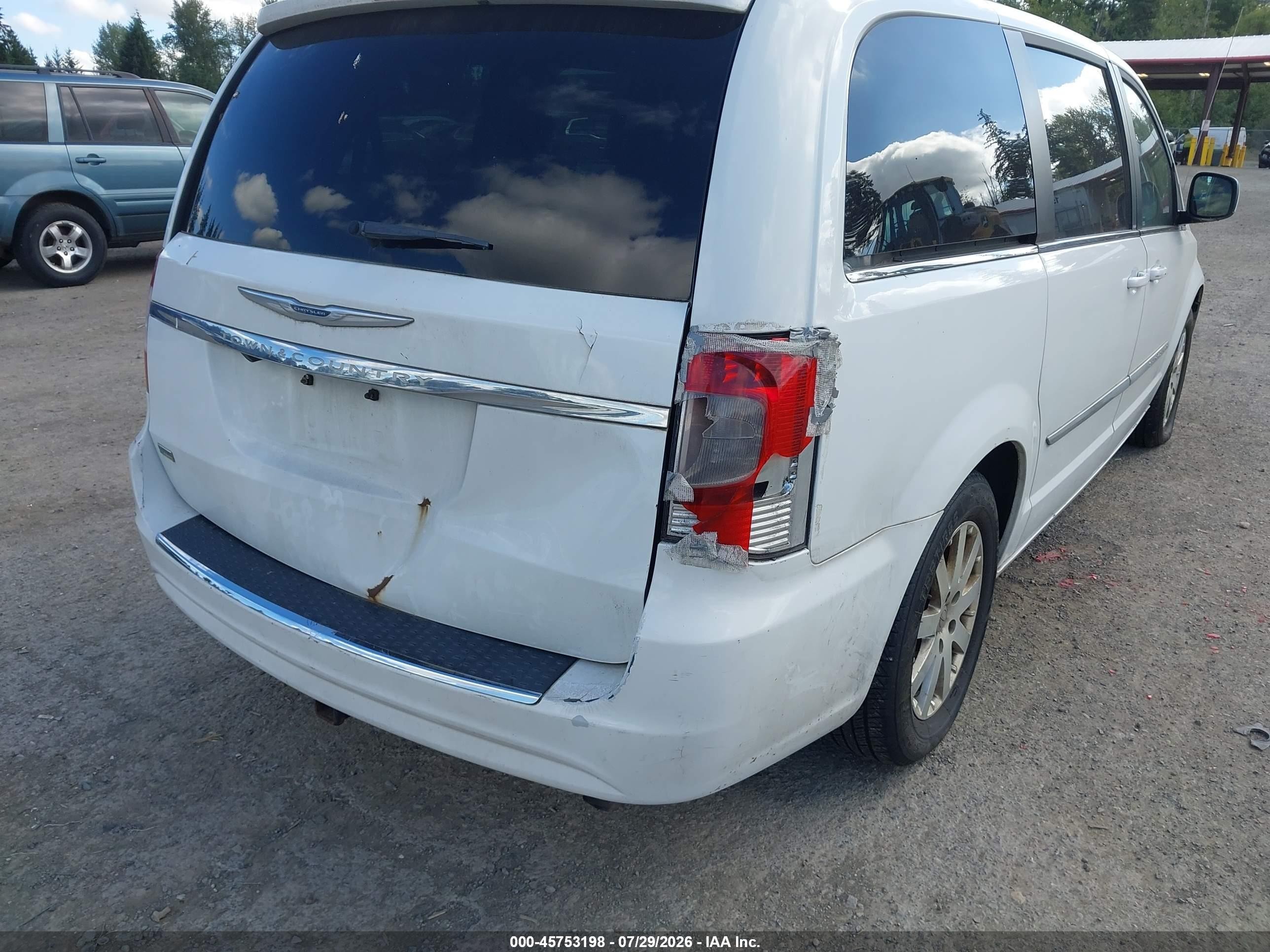 2014 Chrysler Town & Country Touring White vin: 2C4RC1BG7ER211627