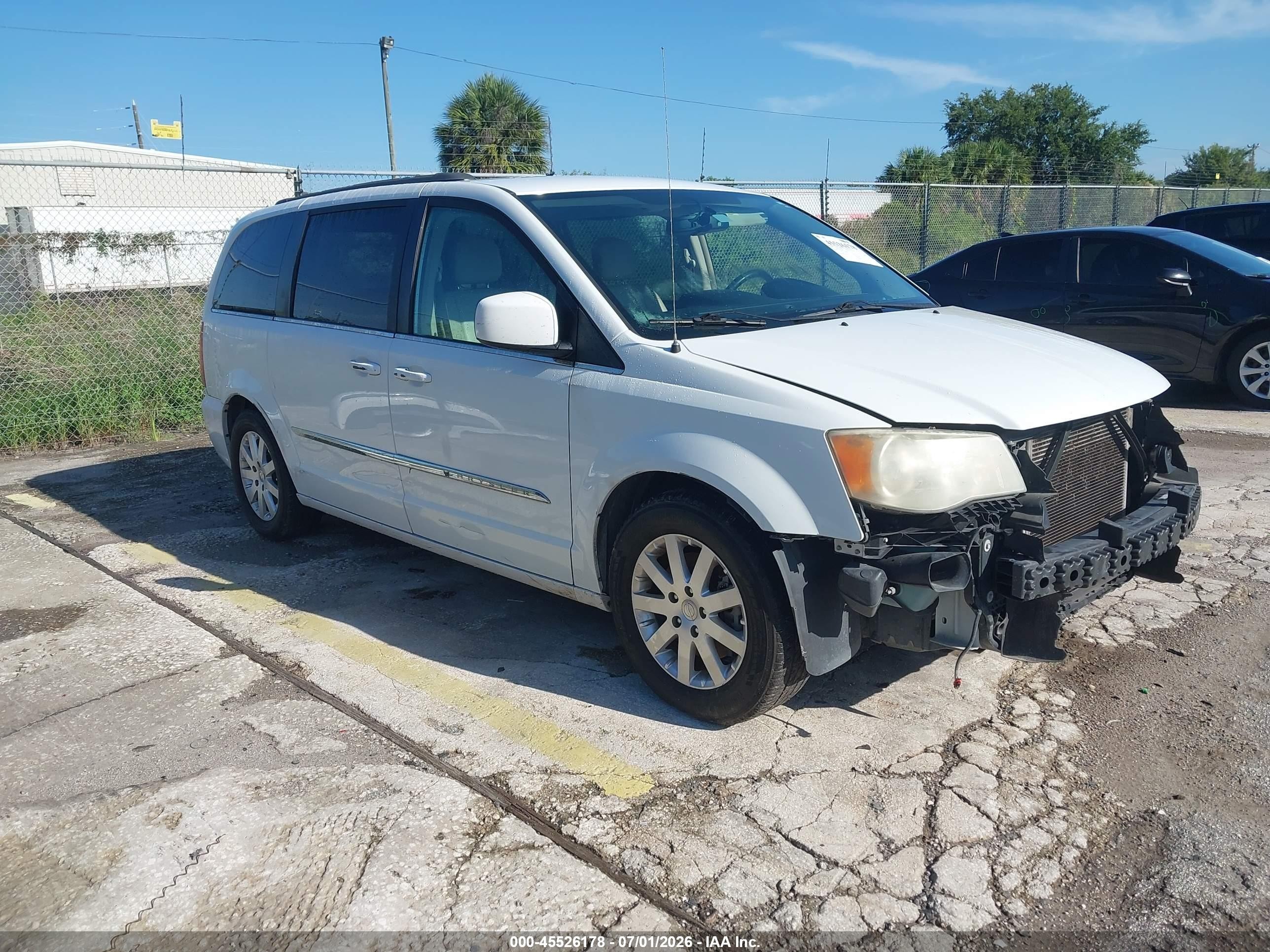 2014 Chrysler Town & Country Touring White vin: 2C4RC1BG7ER236687