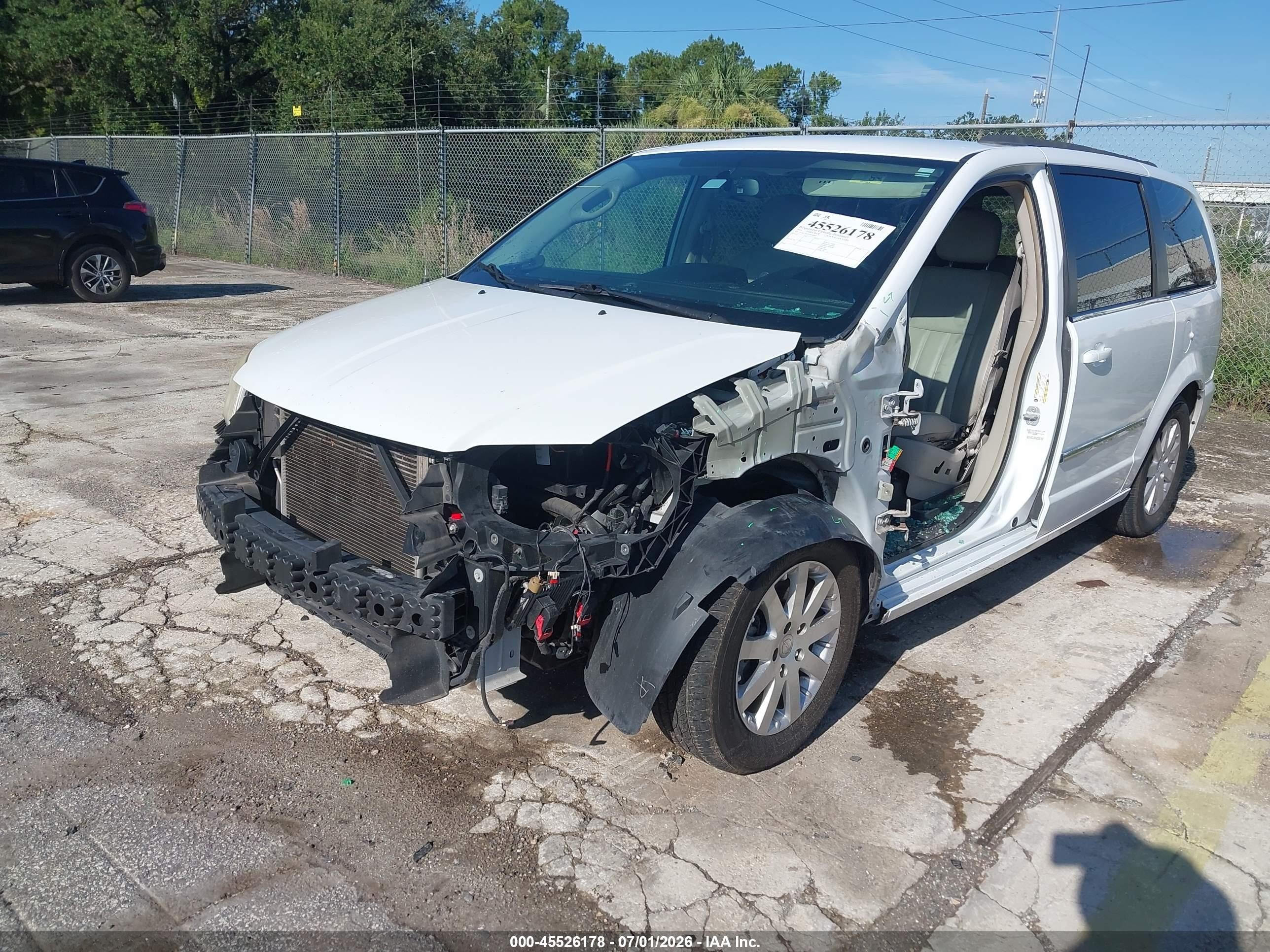 2014 Chrysler Town & Country Touring White vin: 2C4RC1BG7ER236687