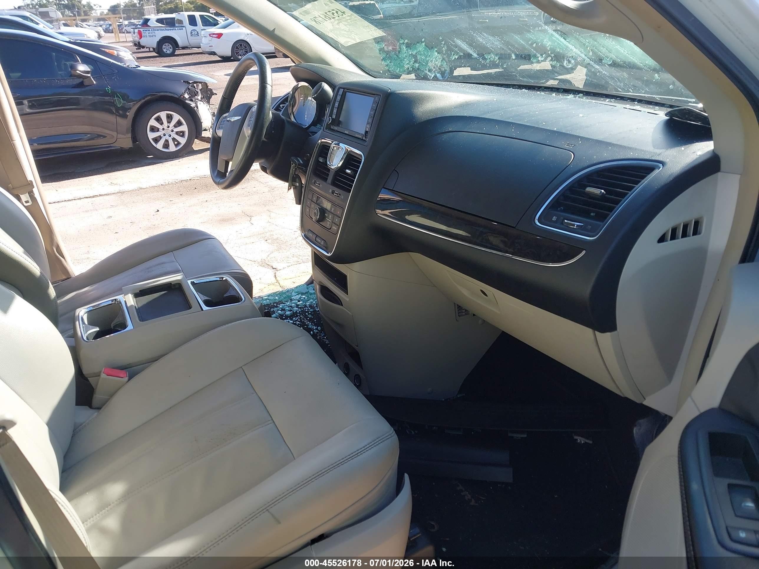 2014 Chrysler Town & Country Touring White vin: 2C4RC1BG7ER236687
