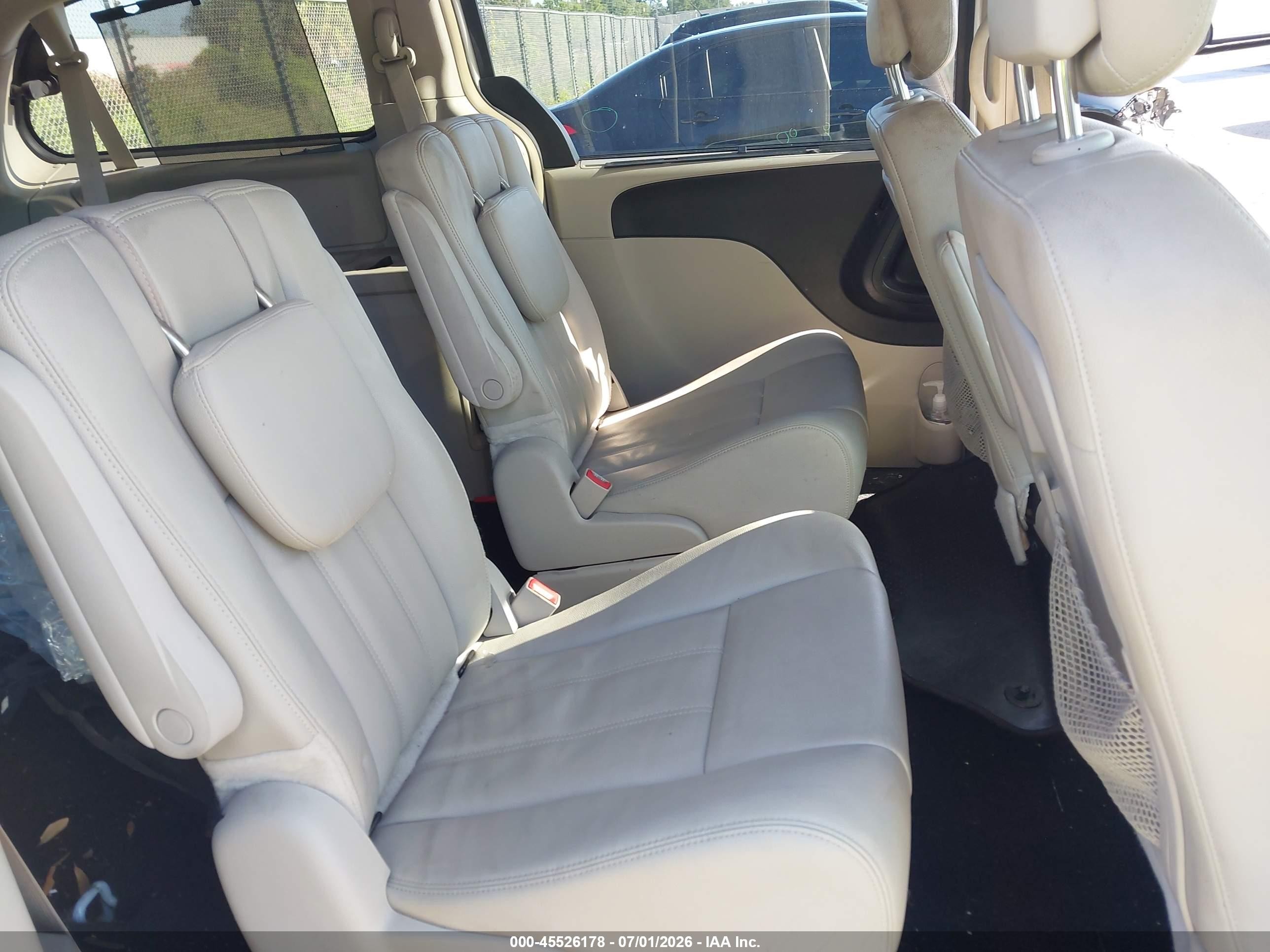 2014 Chrysler Town & Country Touring White vin: 2C4RC1BG7ER236687
