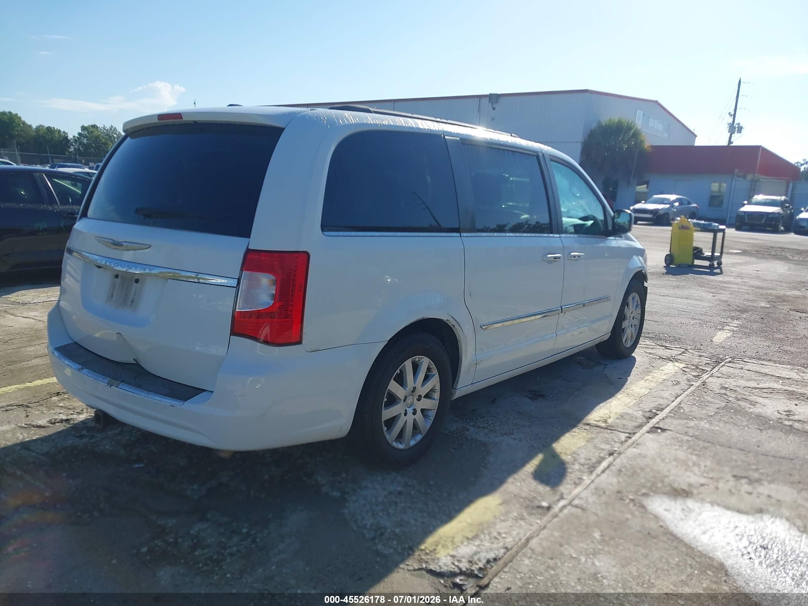 2014 Chrysler Town & Country Touring White vin: 2C4RC1BG7ER236687