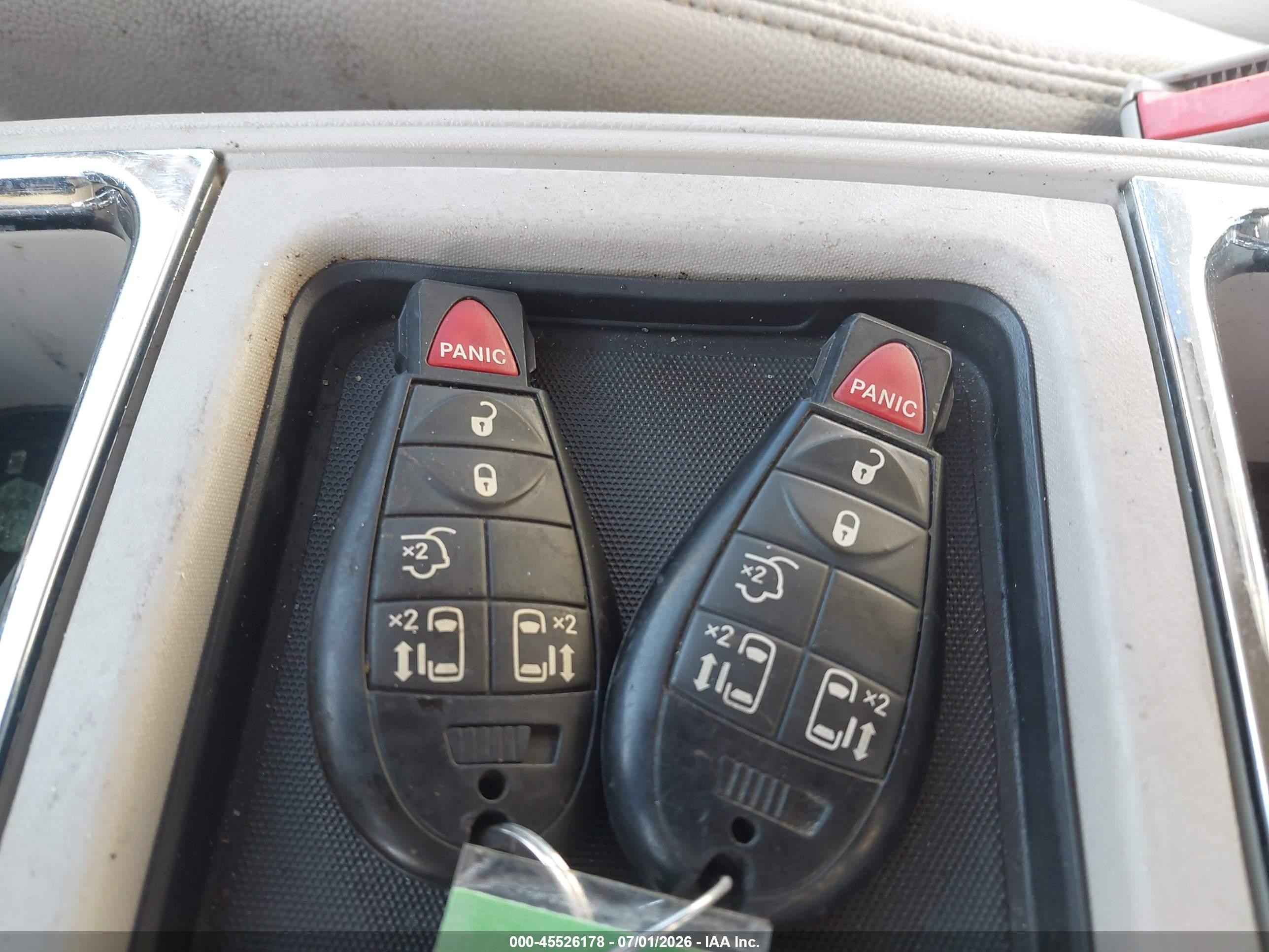 2014 Chrysler Town & Country Touring White vin: 2C4RC1BG7ER236687