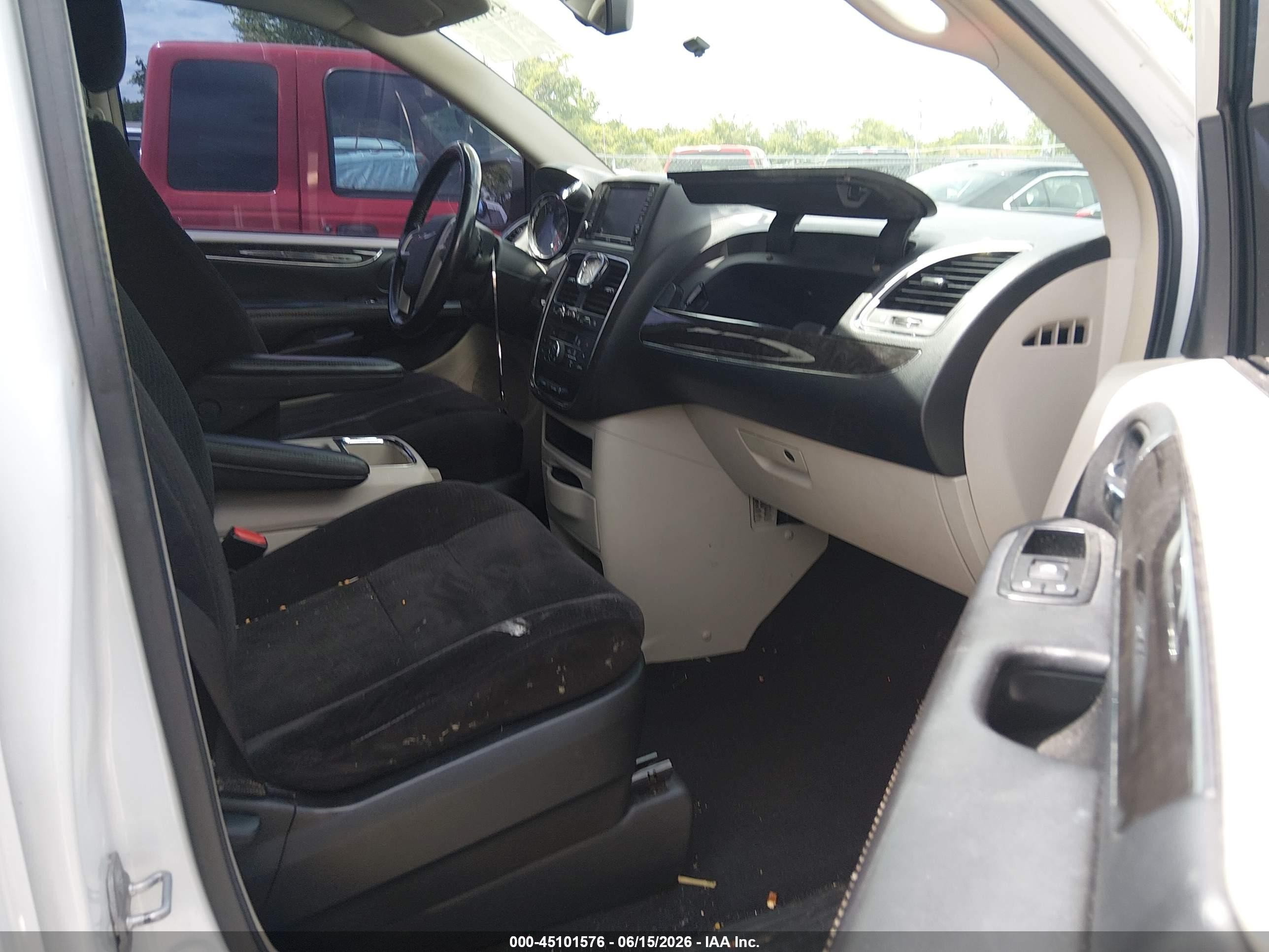 2014 Chrysler Town & Country Touring White vin: 2C4RC1BG7ER275280