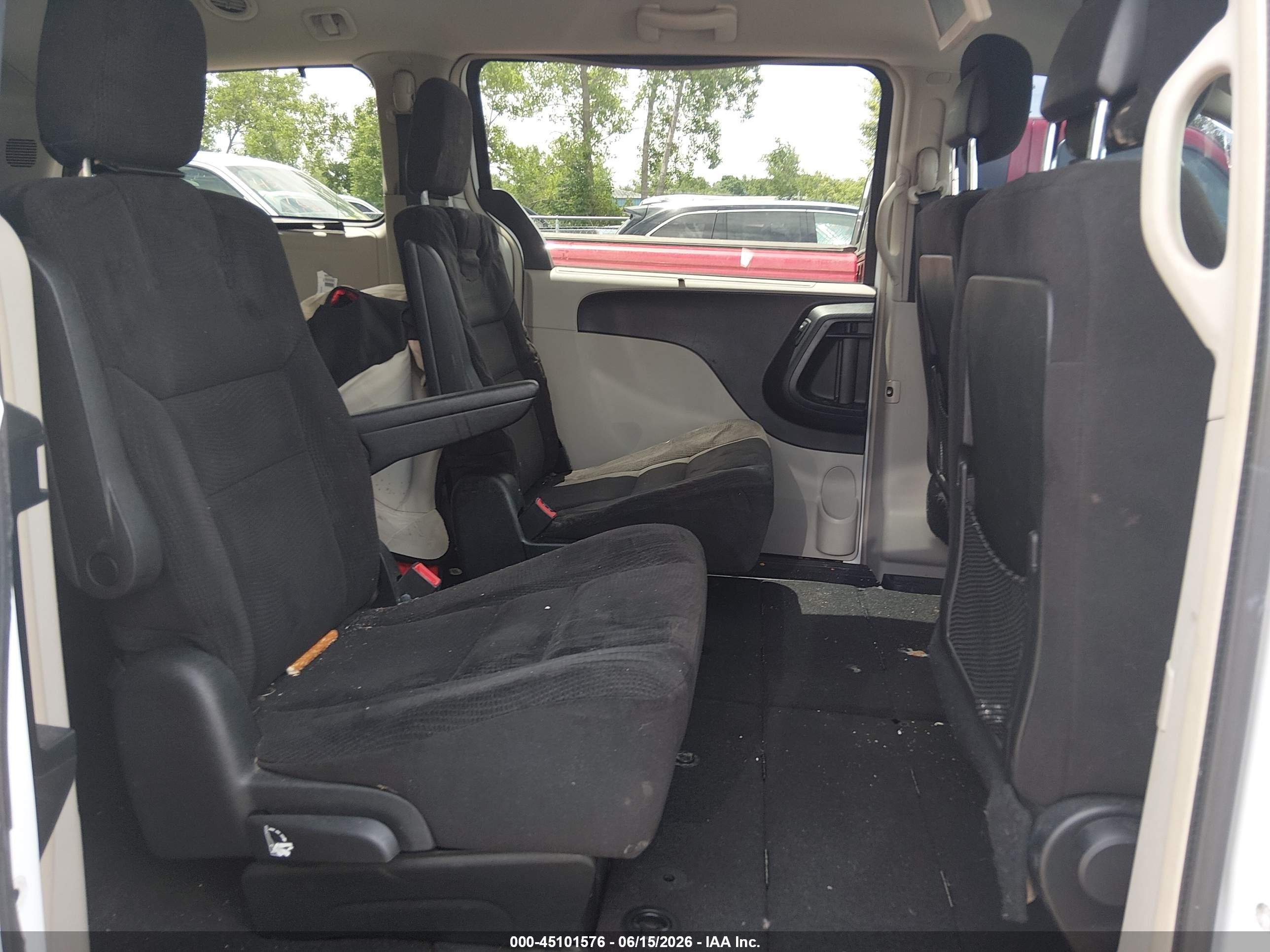 2014 Chrysler Town & Country Touring White vin: 2C4RC1BG7ER275280