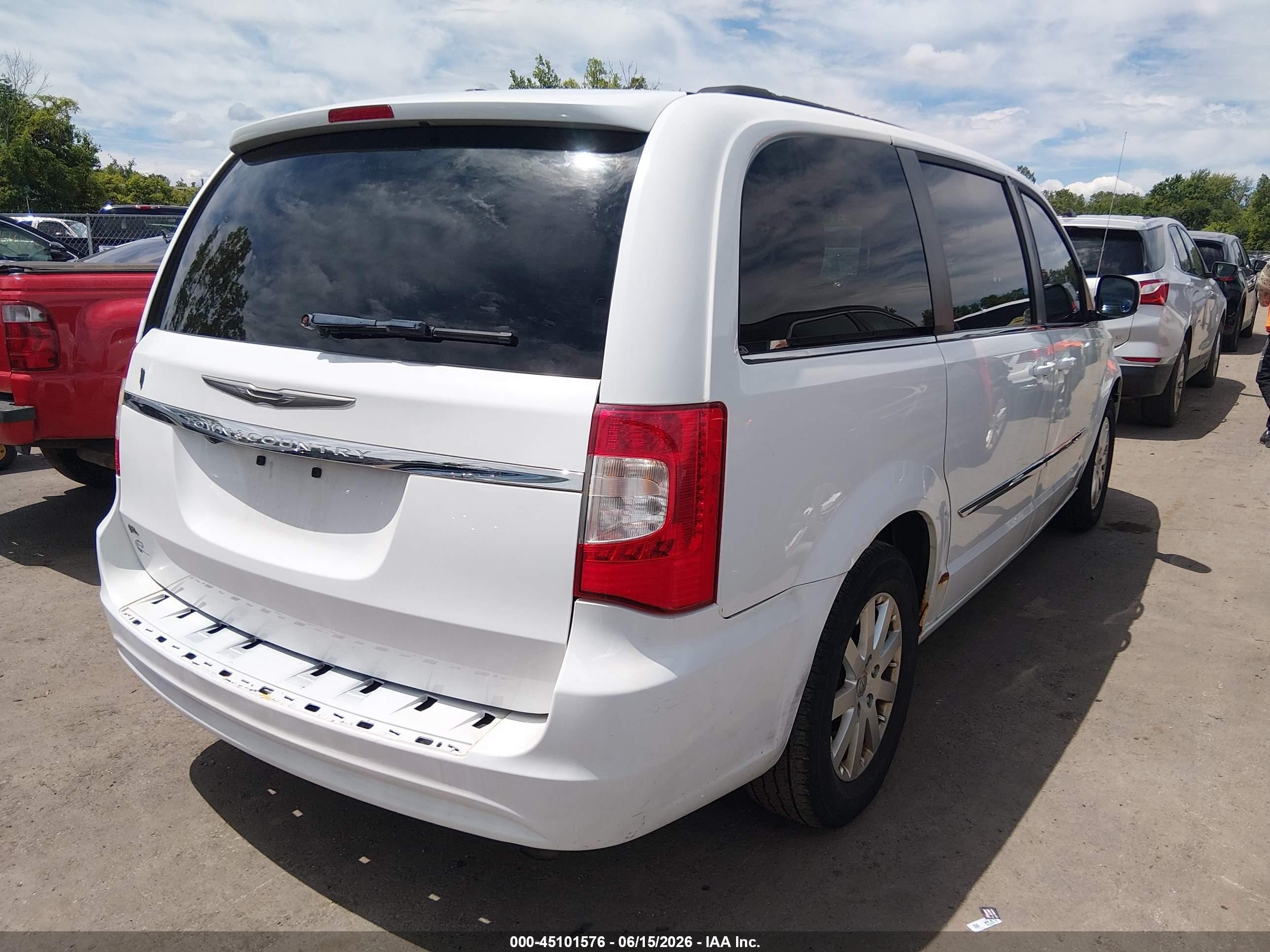 2014 Chrysler Town & Country Touring White vin: 2C4RC1BG7ER275280