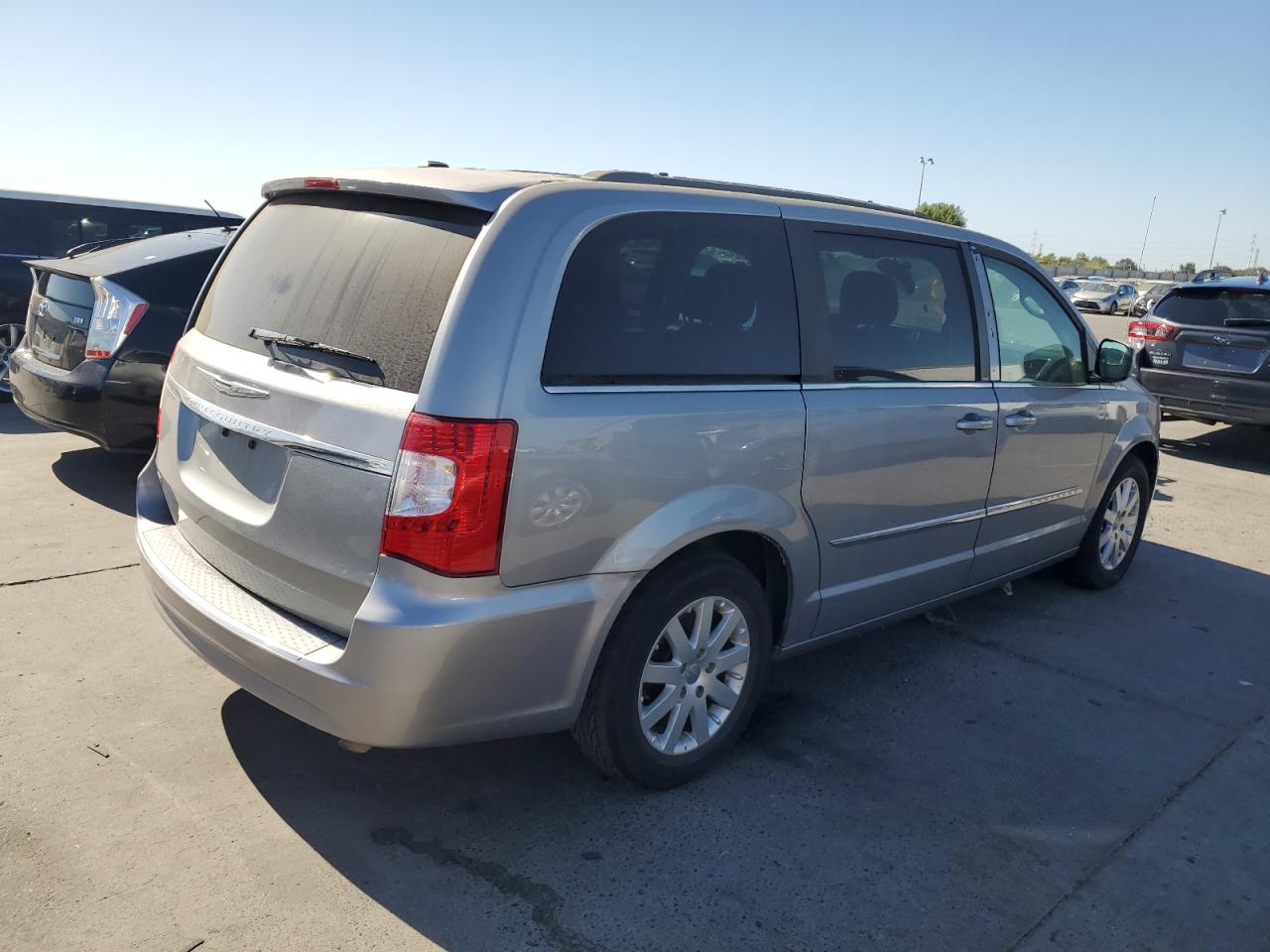 2014 Chrysler Town & Country Touring   Silver vin: 2C4RC1BG7ER293665