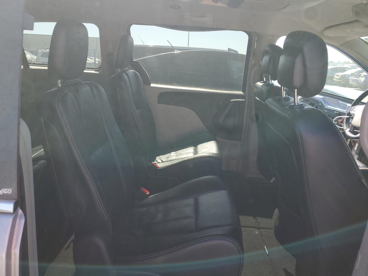 2014 Chrysler Town & Country Touring   Silver vin: 2C4RC1BG7ER293665