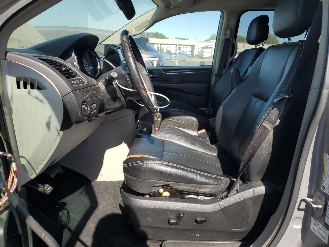 2014 Chrysler Town & Country Touring   Silver vin: 2C4RC1BG7ER293665