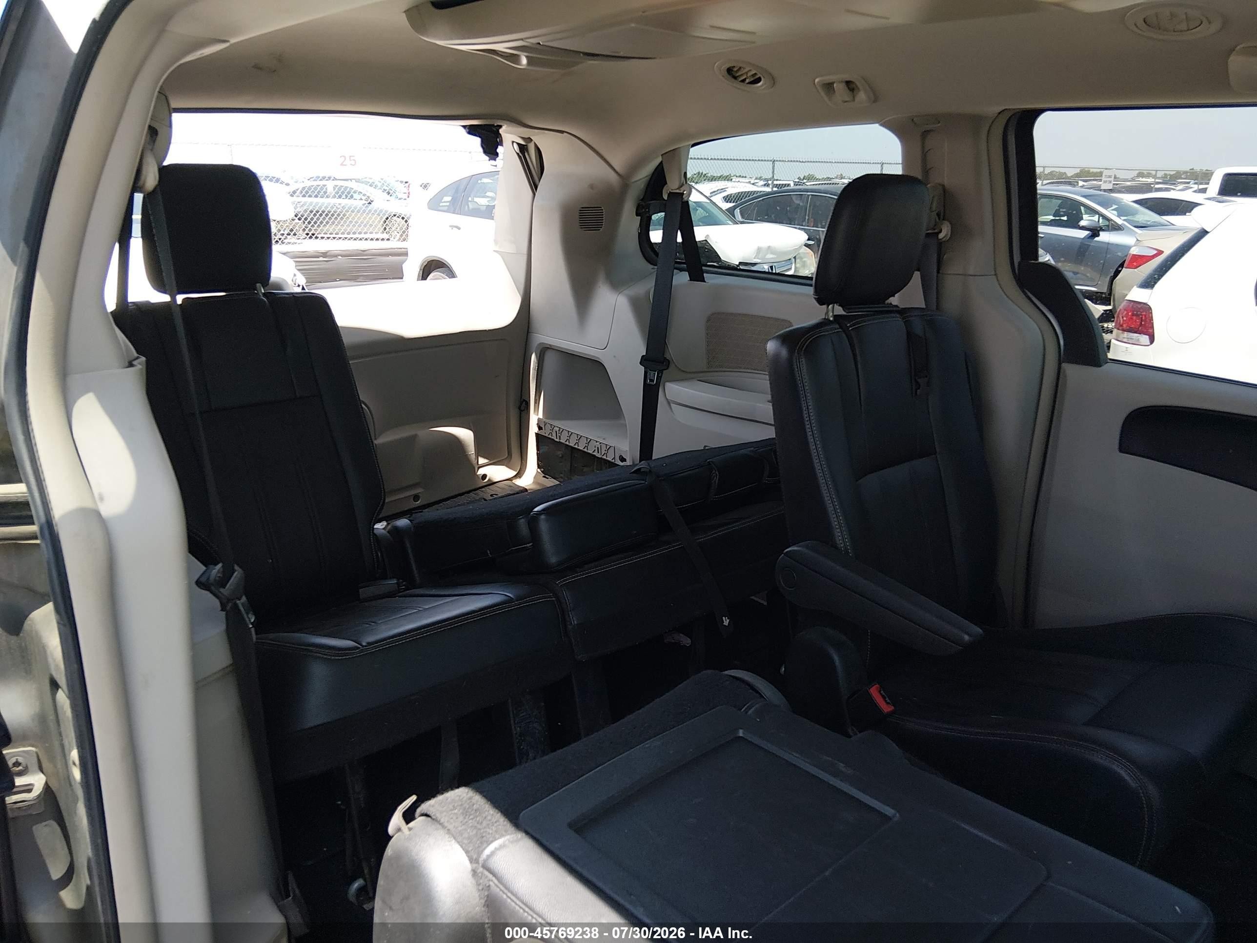2014 Chrysler Town & Country Touring Silver vin: 2C4RC1BG7ER295268