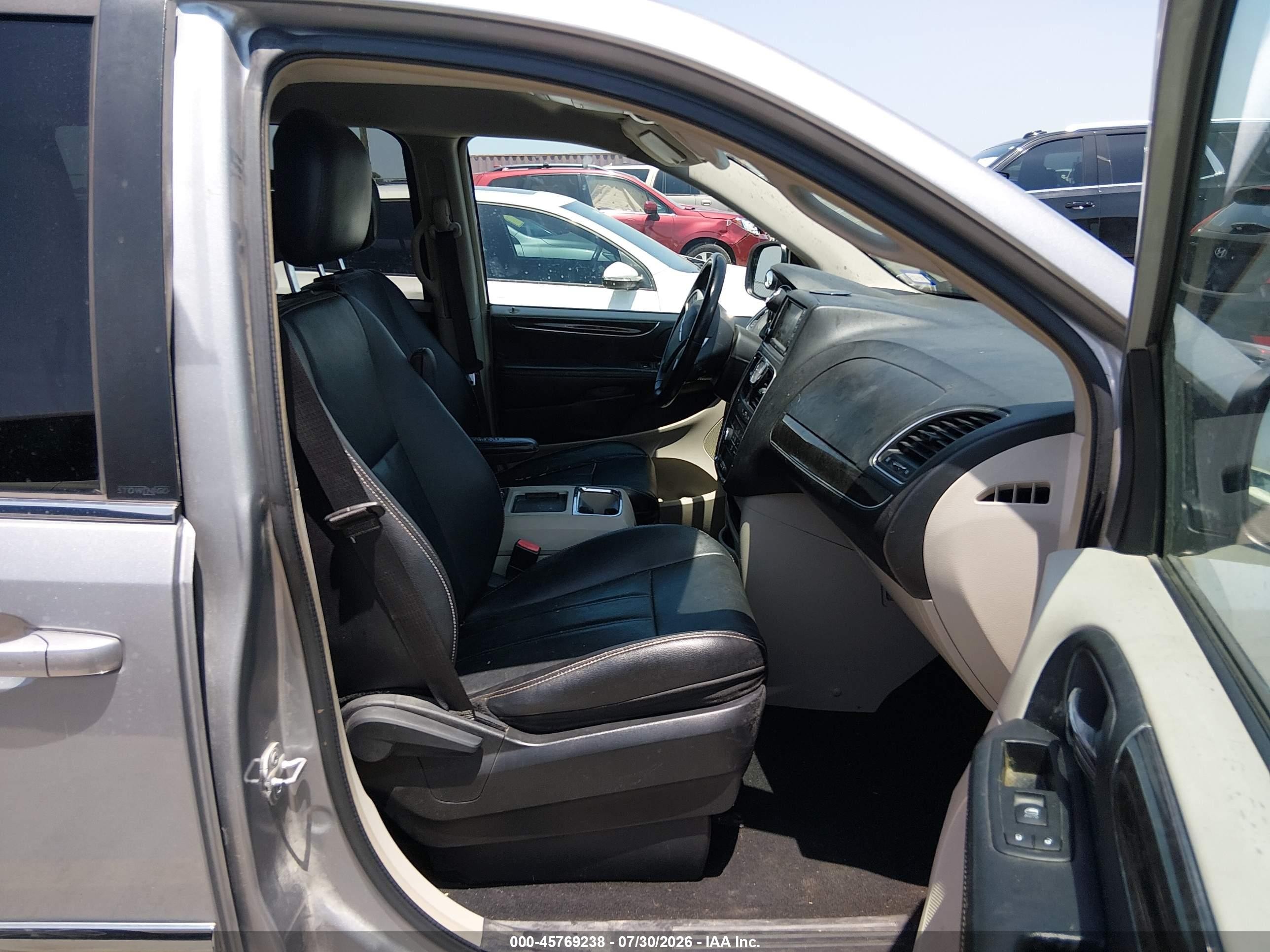 2014 Chrysler Town & Country Touring Silver vin: 2C4RC1BG7ER295268