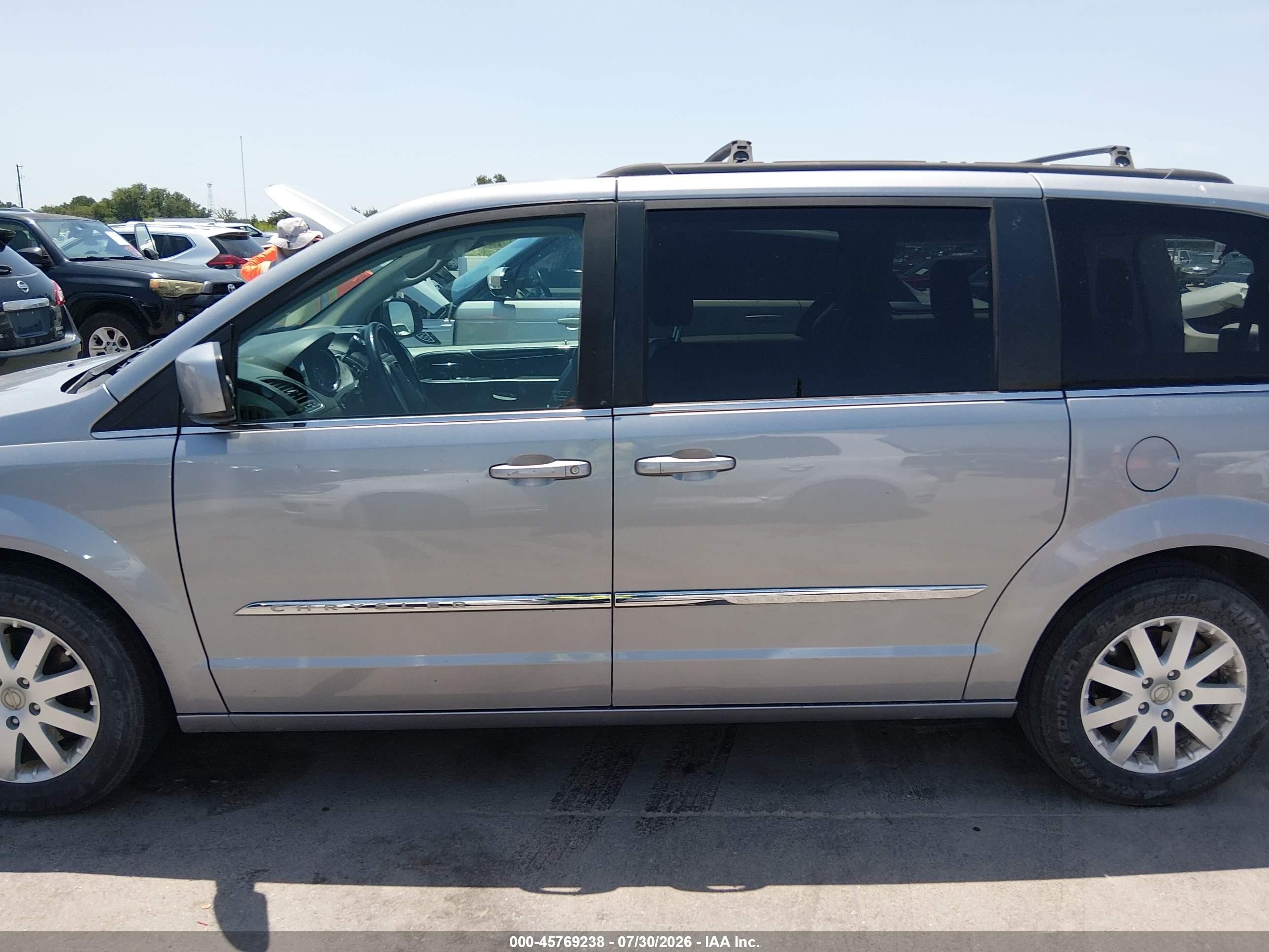 2014 Chrysler Town & Country Touring Silver vin: 2C4RC1BG7ER295268