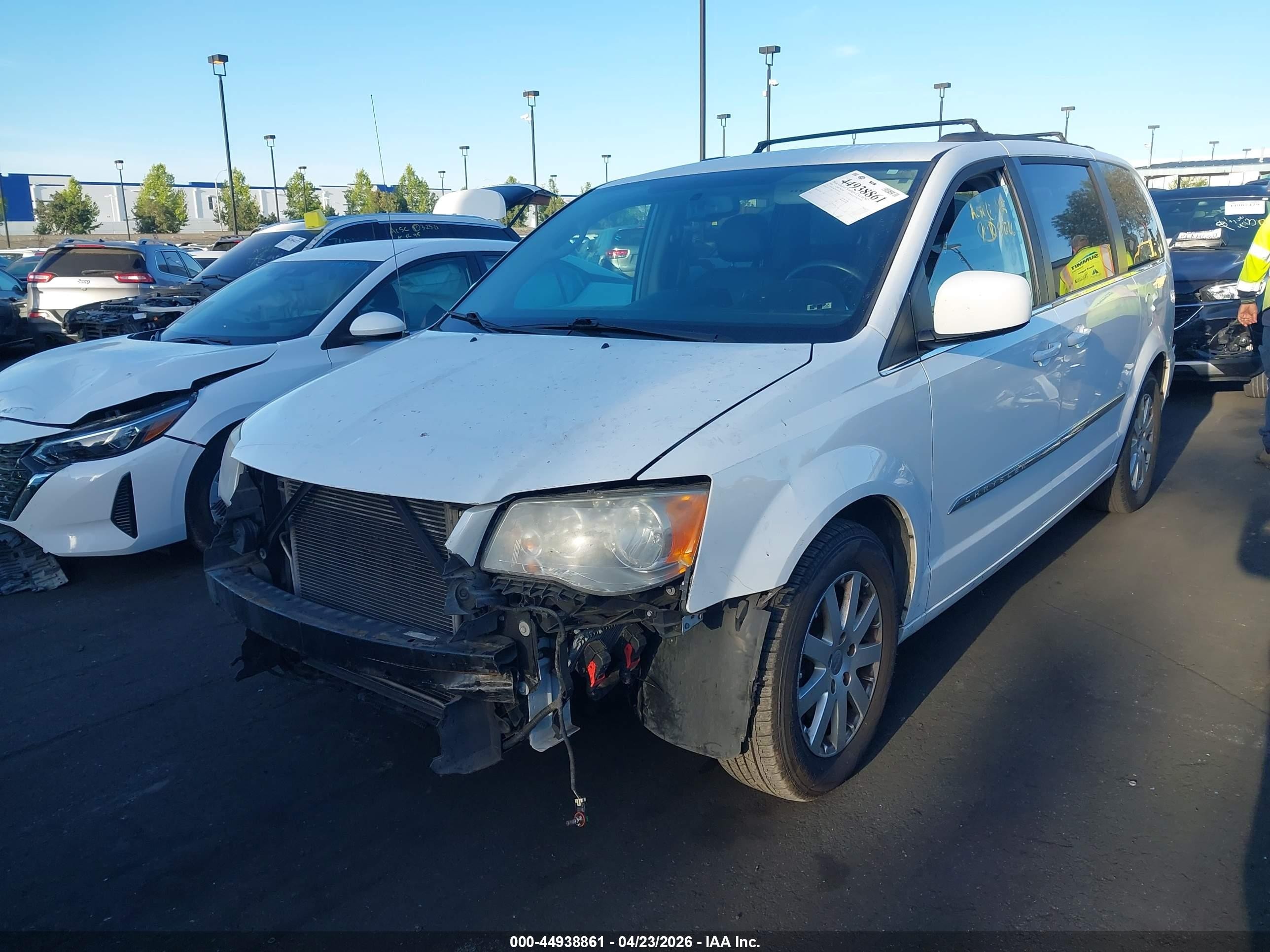 2014 Chrysler Town & Country Touring White vin: 2C4RC1BG7ER395192