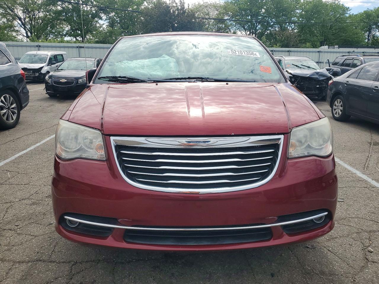 2014 Chrysler Town & Country Touring Red vin: 2C4RC1BG7ER398691