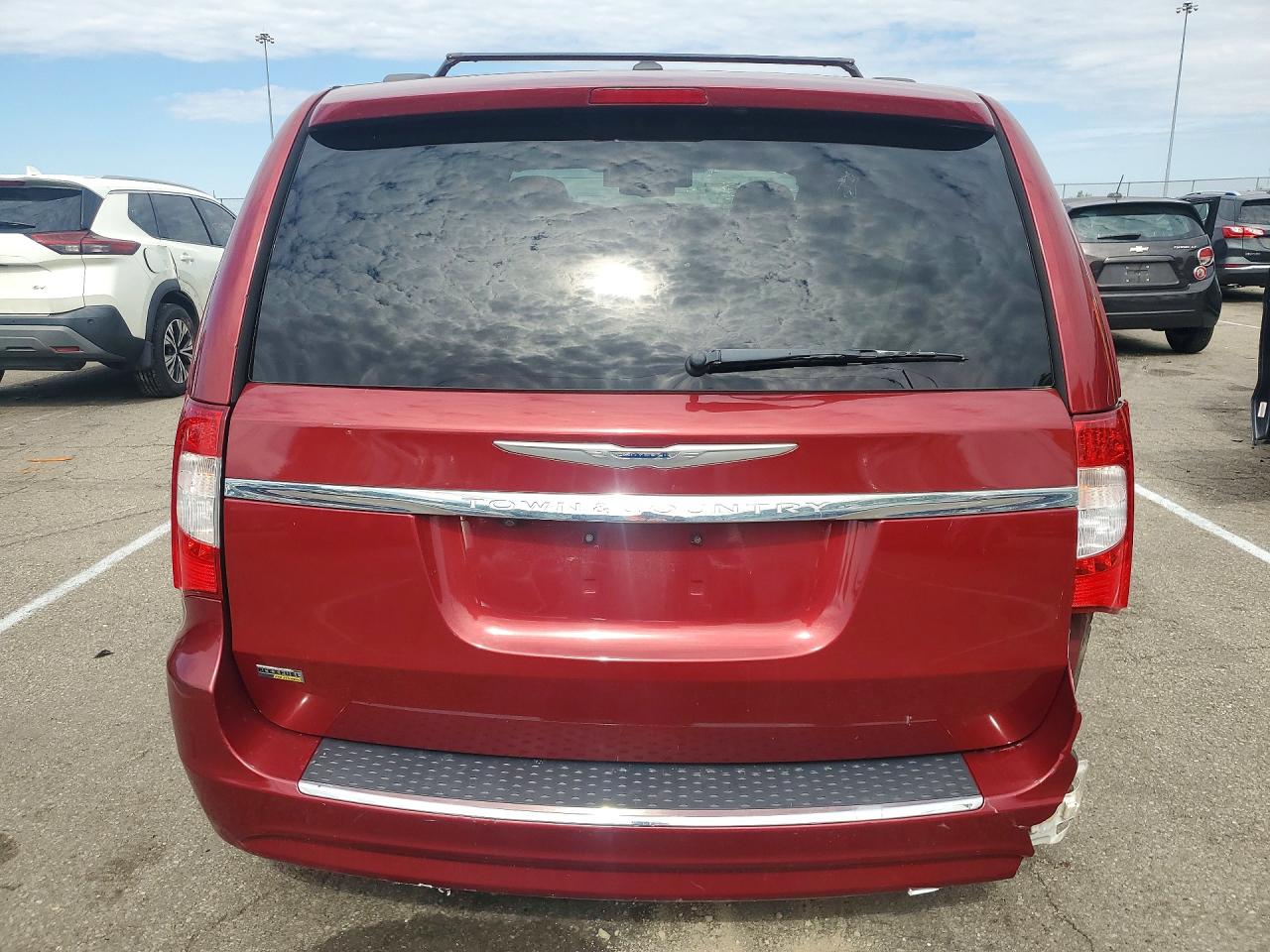 2014 Chrysler Town & Country Touring Red vin: 2C4RC1BG7ER398691