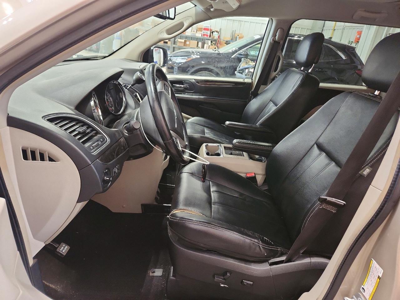 2014 Chrysler Town & Country Touring Gold vin: 2C4RC1BG7ER402416