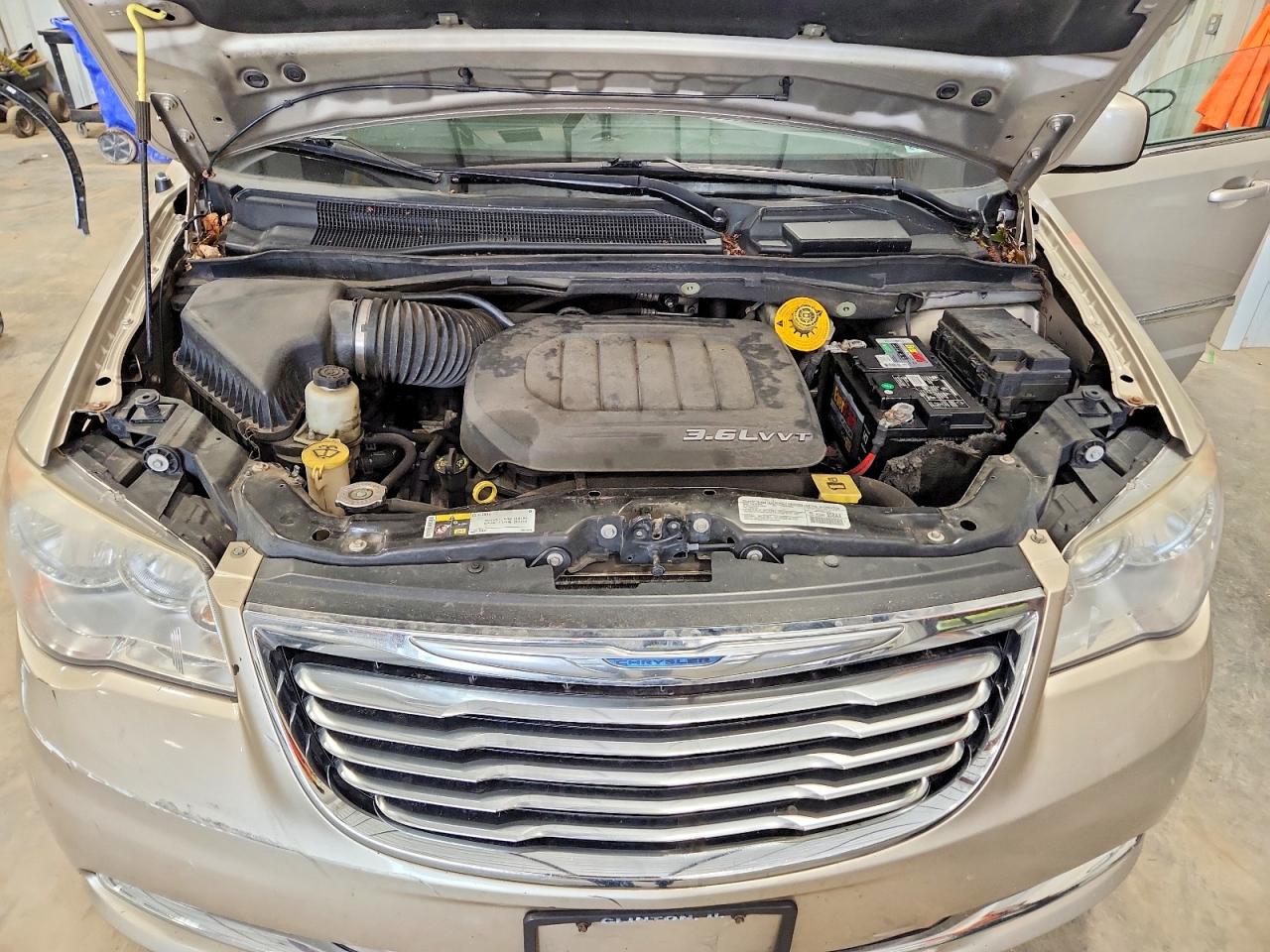 2014 Chrysler Town & Country Touring Gold vin: 2C4RC1BG7ER402416