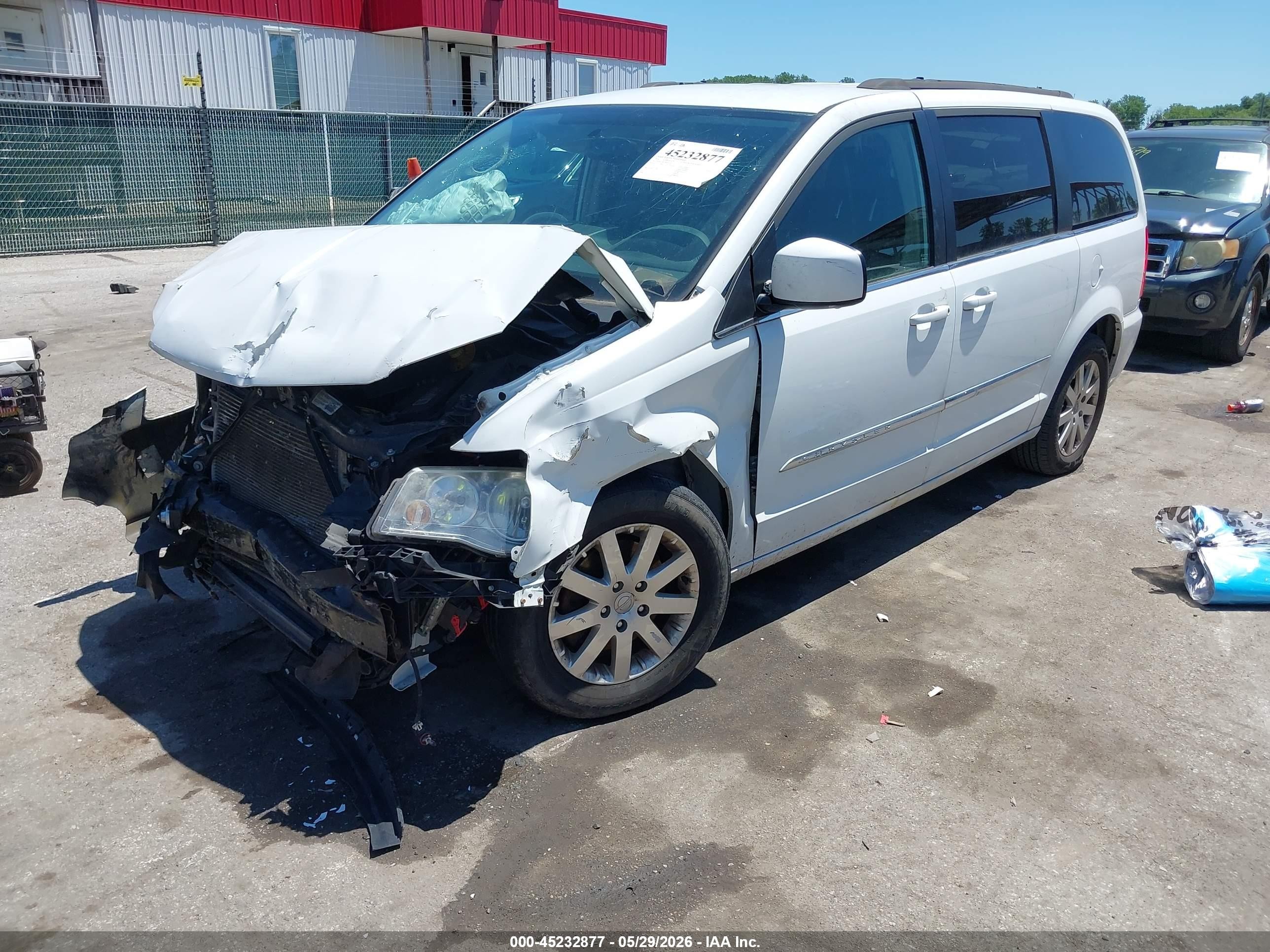 2014 Chrysler Town & Country Touring White vin: 2C4RC1BG7ER403159