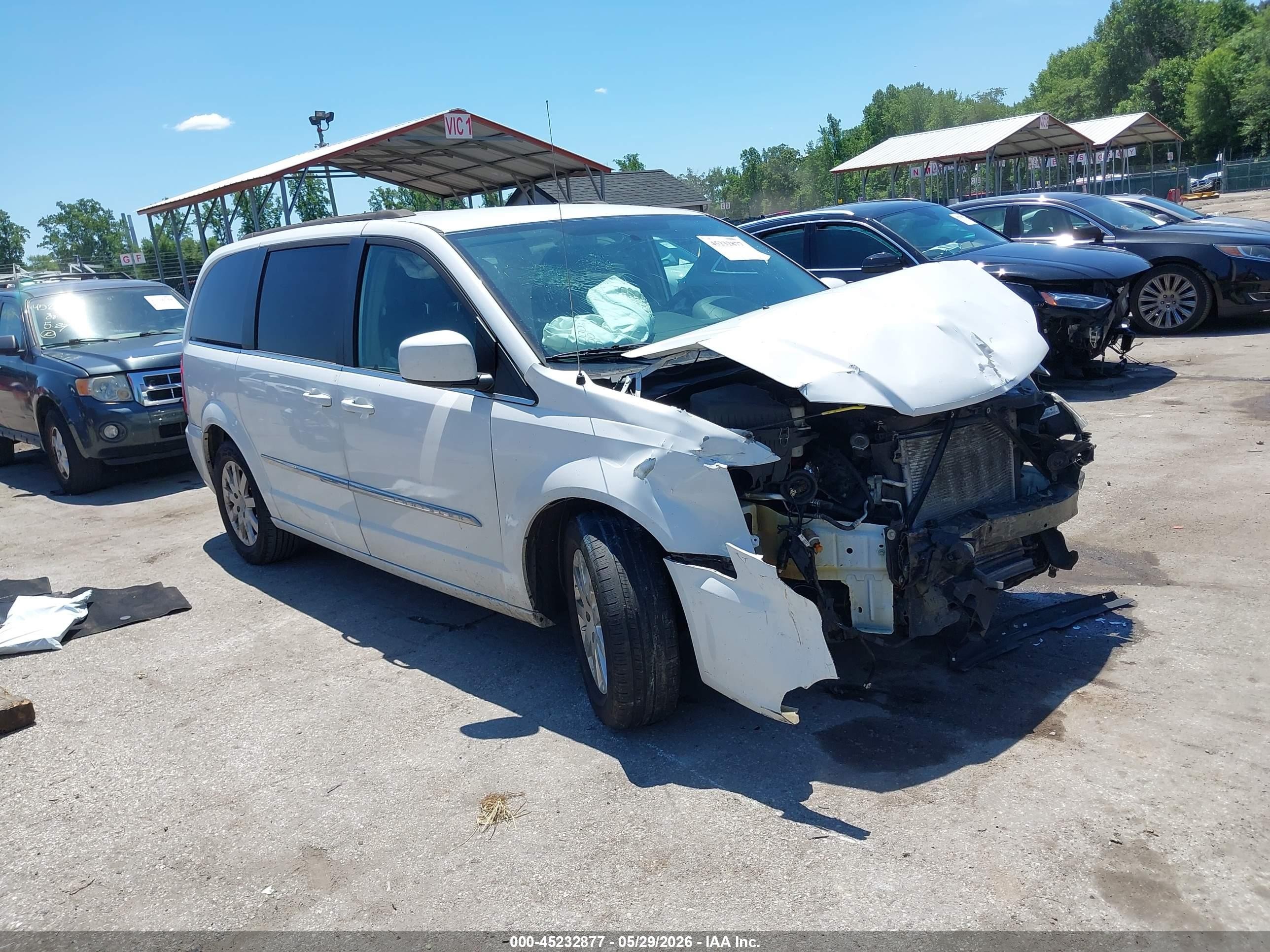 2014 Chrysler Town & Country Touring White vin: 2C4RC1BG7ER403159