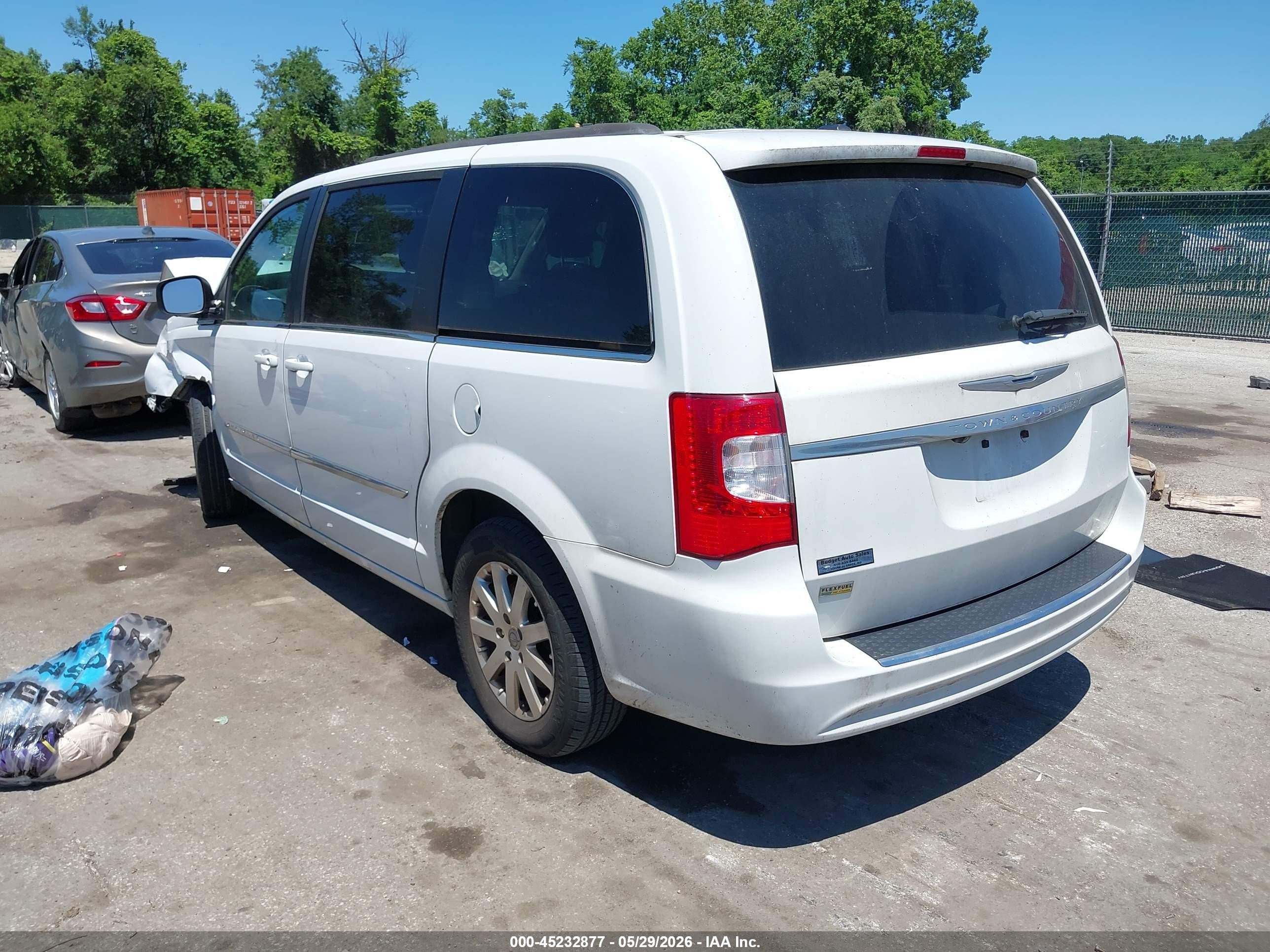 2014 Chrysler Town & Country Touring White vin: 2C4RC1BG7ER403159