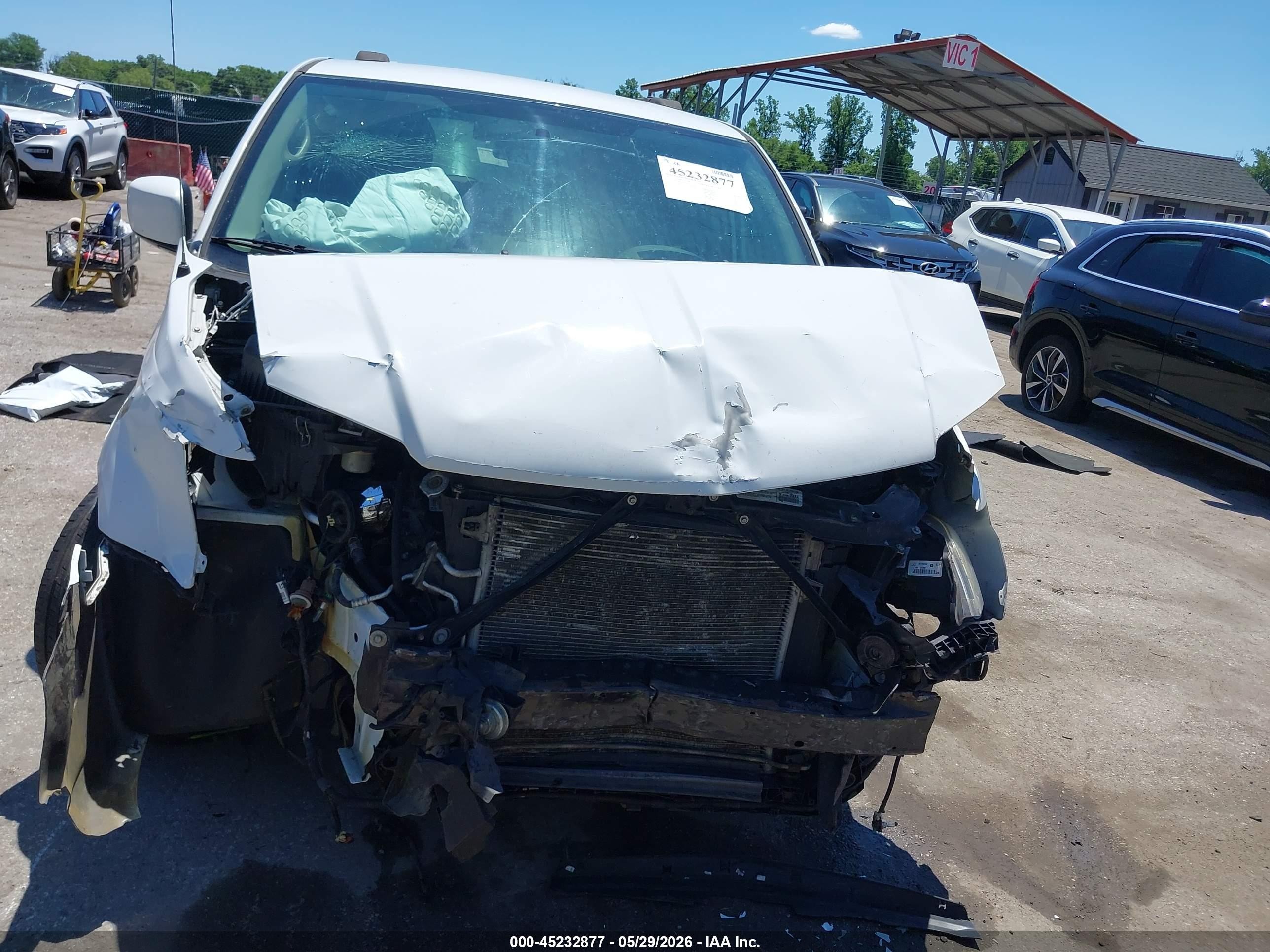 2014 Chrysler Town & Country Touring White vin: 2C4RC1BG7ER403159